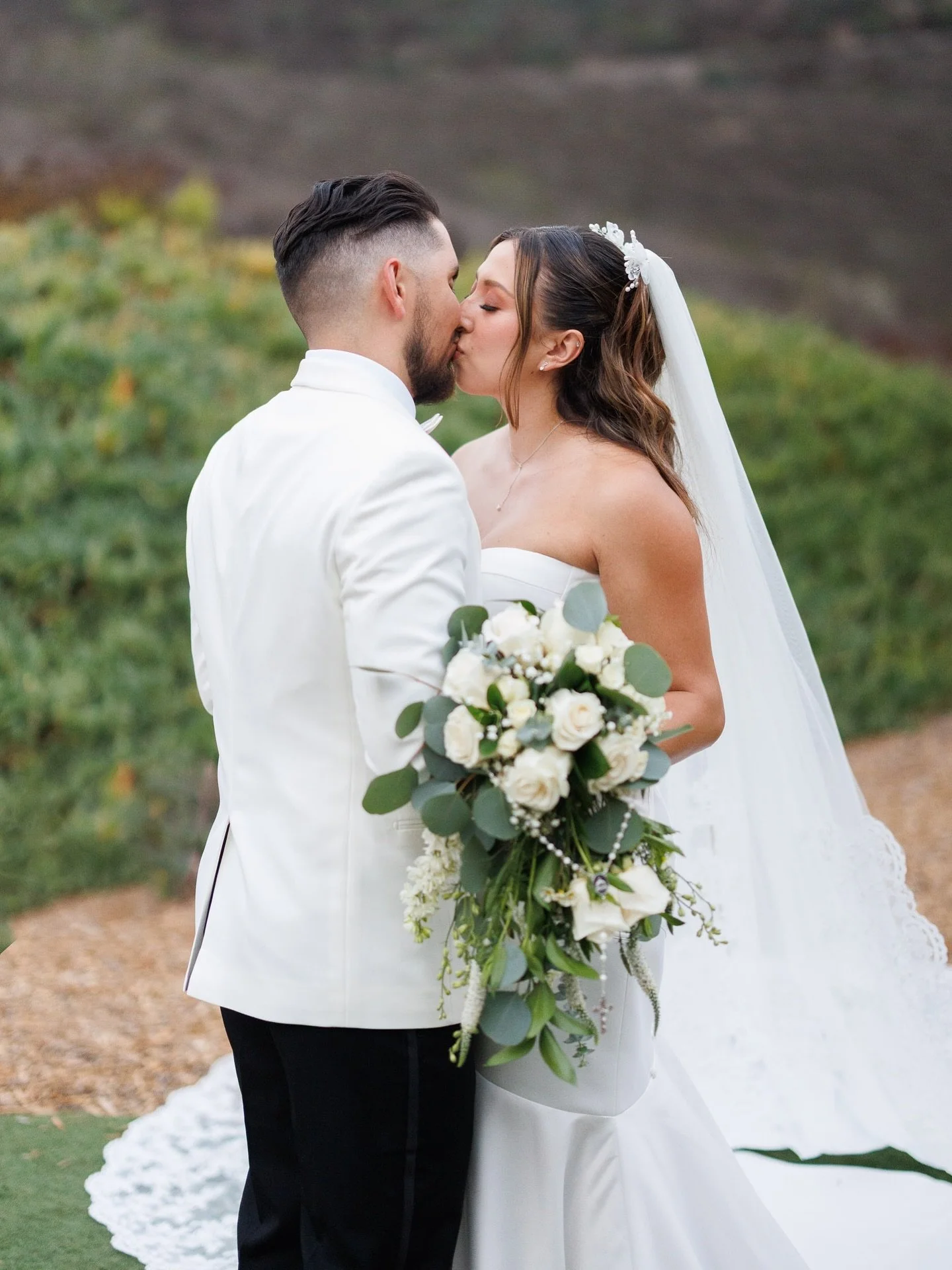 💫The first kiss as husband and wife&mdash;it&rsquo;s the heartbeat of every wedding ceremony. As a San Diego wedding photographer, I love freezing this powerful, fleeting moment in time. The emotions, the cheers, the smiles&mdash;it&rsquo;s pure mag