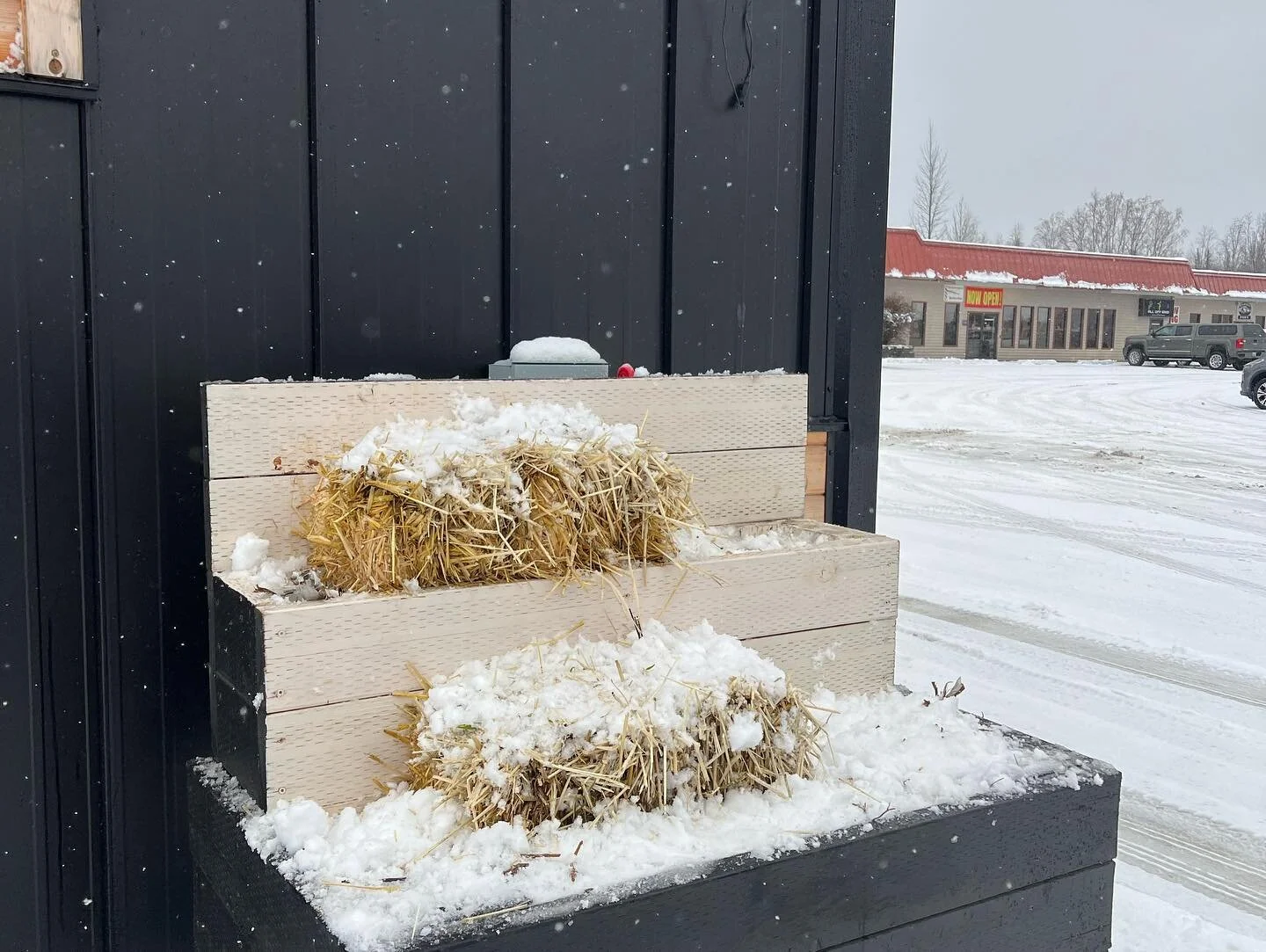 🎄Taking it down can be the hard part for seasonal decor and we do it for you&hellip;.🎄 It&rsquo;s all ready for Christmas or ❄️Winter-Scape❄️!
