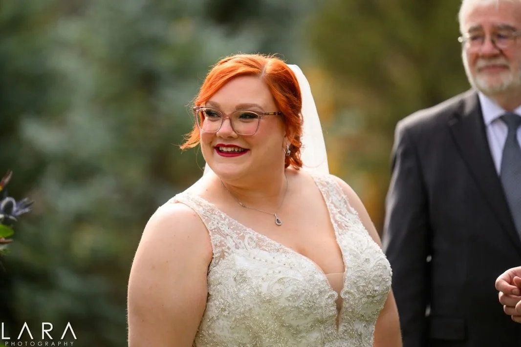 Ami envisioned a 1950s Hollywood glamour inspired bridal look. Classic, radiant, and utterly unforgettable.

Photographer: @seanlaraphotography 

#bridalglam #hollywoodglam #bridalbeauty #luxurybeauty