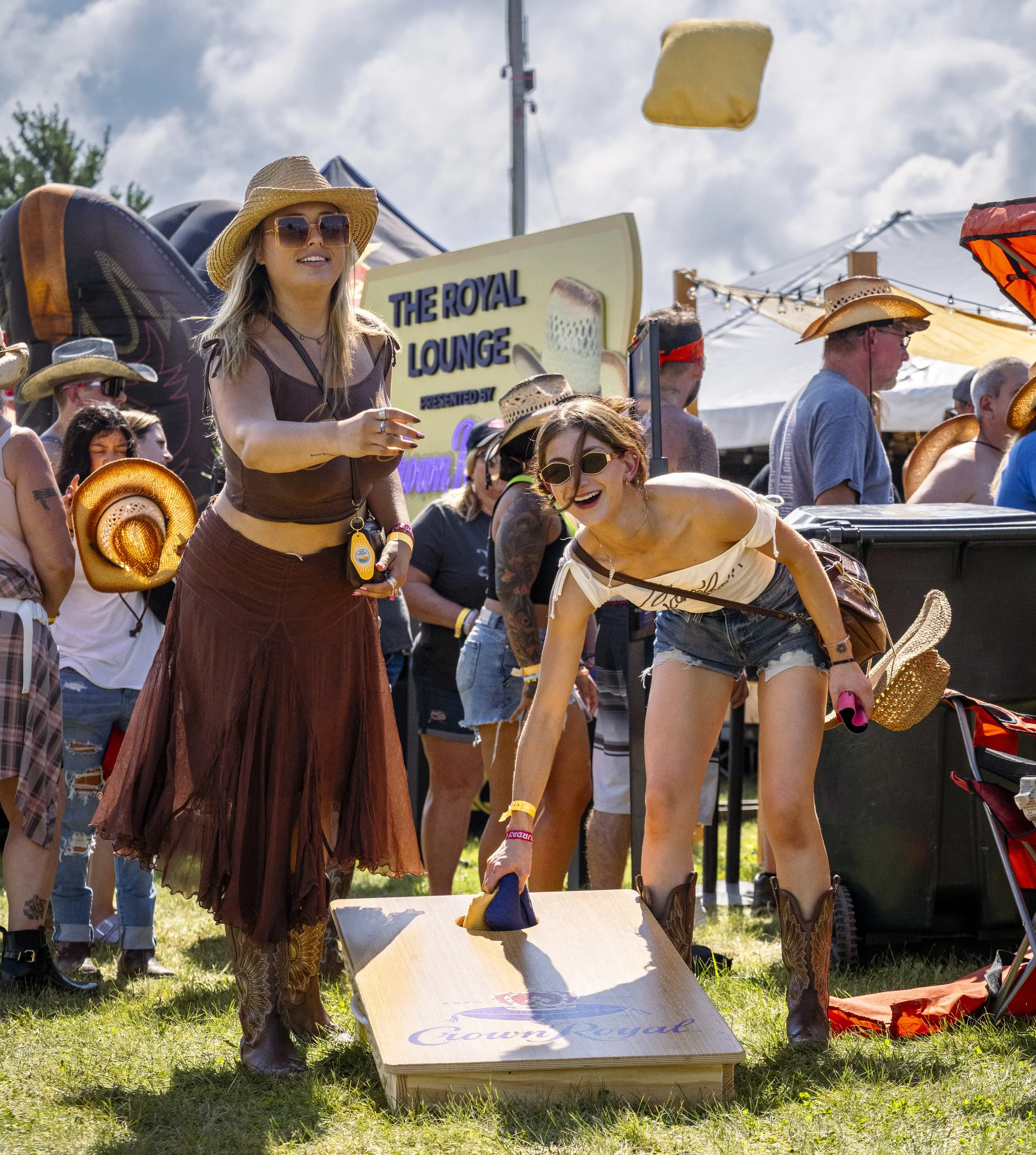 CROWN_DAY 3 _COUNTRY_THUNDER_2.jpeg