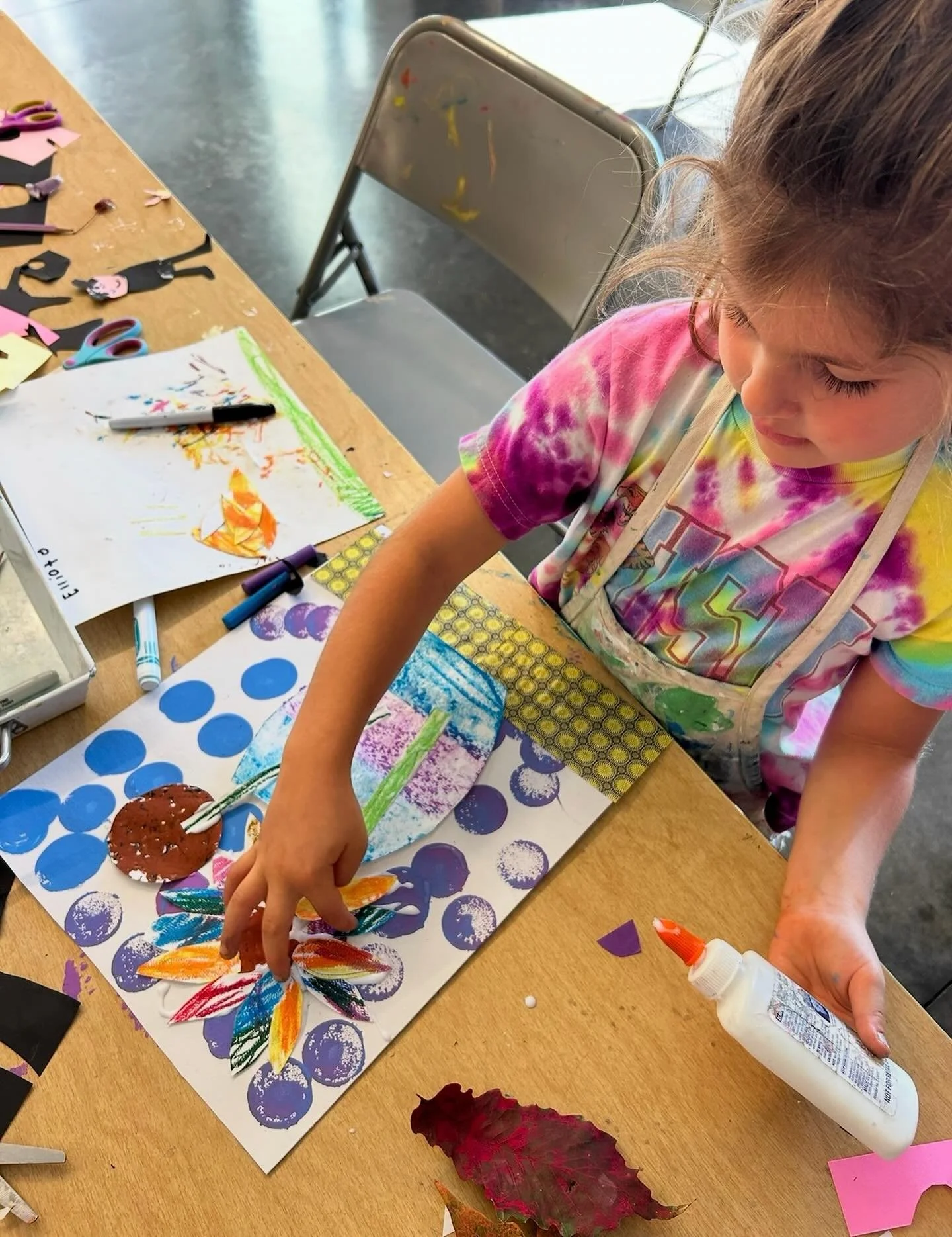 Are you looking for a fun weekend activity?! We have some art classes for you! Tomorrow is our last day of the old schedule with a 10am Mini Makers (1-4yrs, adult assistant stays) and 11am 4yrs-2nd Grade Class (drop off) and there are a few spots lef