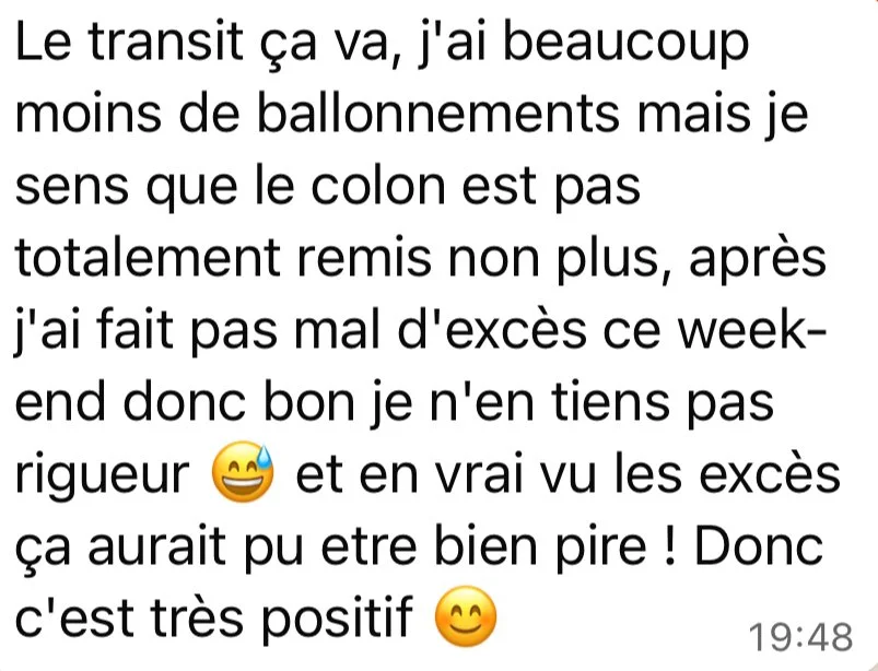 Texte en français parlant de plus ou moins de ballonnements, d'excès de nourriture pendant le week-end, et évaluant si cela aurait pu être pire ou mieux, avec des emojis souriants.