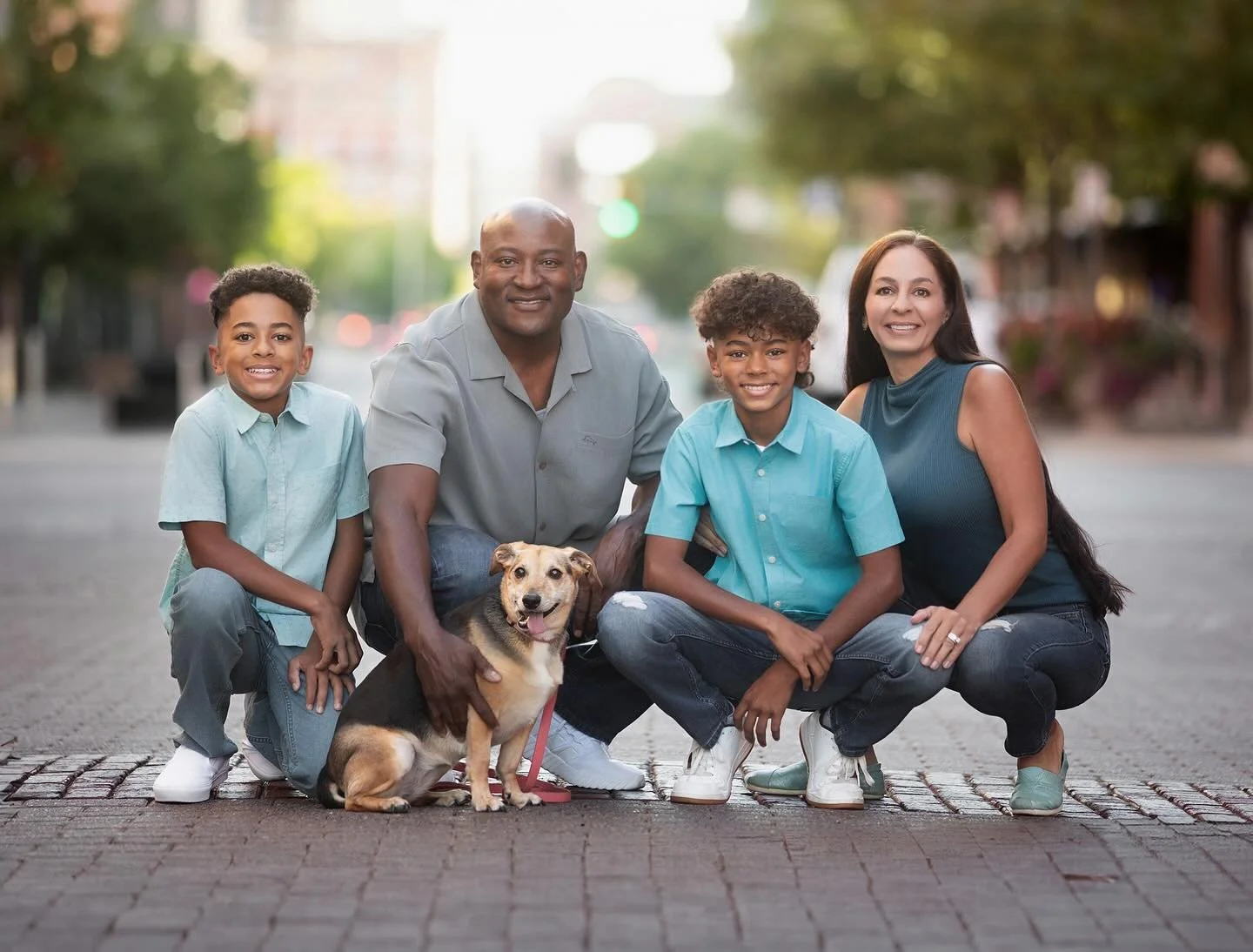 Not feelin the nature vibe this year? No problem, I&rsquo;ve got lots of urban spots I love. We can take a casual stroll through a couple block area, capturing memories along the way. 

#denvertography #denverphotographer #denverfamilyphotographer #d