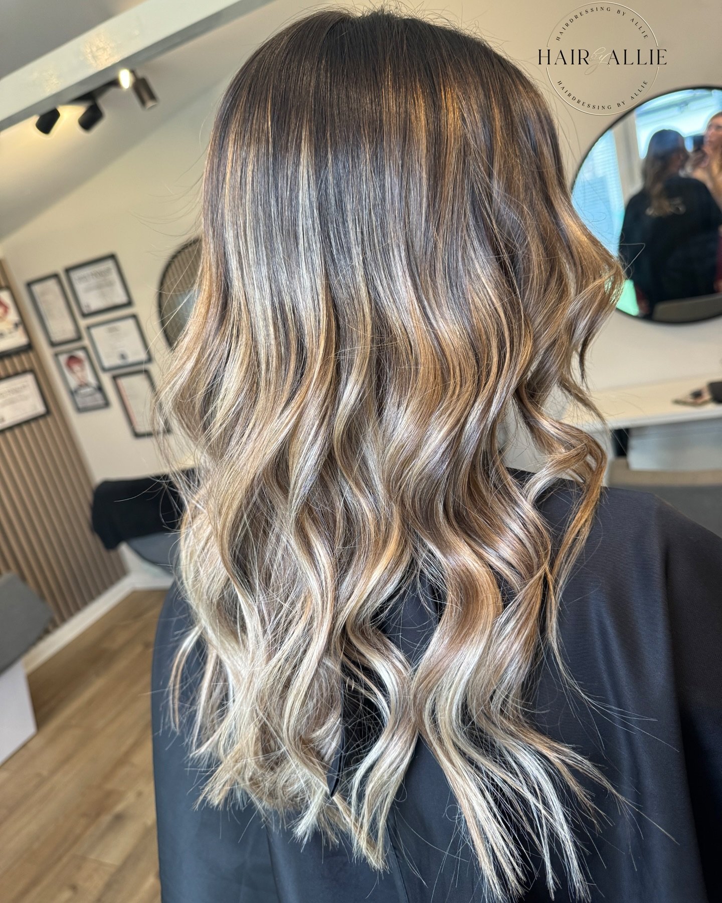 ℬℯ𝒻ℴ𝓇ℯ 𝒶𝓃𝒹 𝒶𝒻𝓉ℯ𝓇 👑

#freshbalayage #transformation #beforeandafter #homesalon #chessington #surreyhair #surreyhairstylist