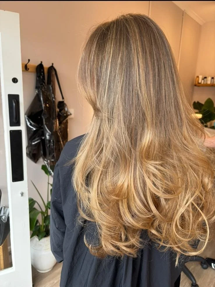 𝘉𝘶𝘵𝘵𝘦𝘳𝘴𝘤𝘰𝘵𝘤𝘩 𝘣𝘭𝘰𝘯𝘥𝘦 𝘣𝘢𝘭𝘢𝘺𝘢𝘨𝘦 💫

#balayage #buttersstotch #ewellsalon #epsomandewellfamilies #colourspecialist #surreyhair #ewellvillage