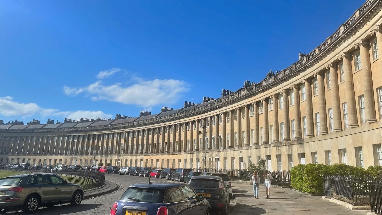 Had a great long weekend in Bath with my school friends celebrating our joint (big) birthdays! Such a stunning city - amazing architecture and history everywhere you look. A real treat to take it all in (especially through a planning lens) 🤓 We stay