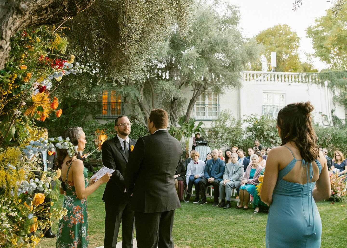 The Palm Springs winter golden hour + classically Old Hollywood @parkerpalmsprings architecture = THE SHOT🎬📽️🎞️

@parkerpalmsprings 
@jemerlingweddings 
@sharkpigweddings 
@cobralily 
@jennifermariefoxdesign 
@dartcollective 
@overtherainbowdesser