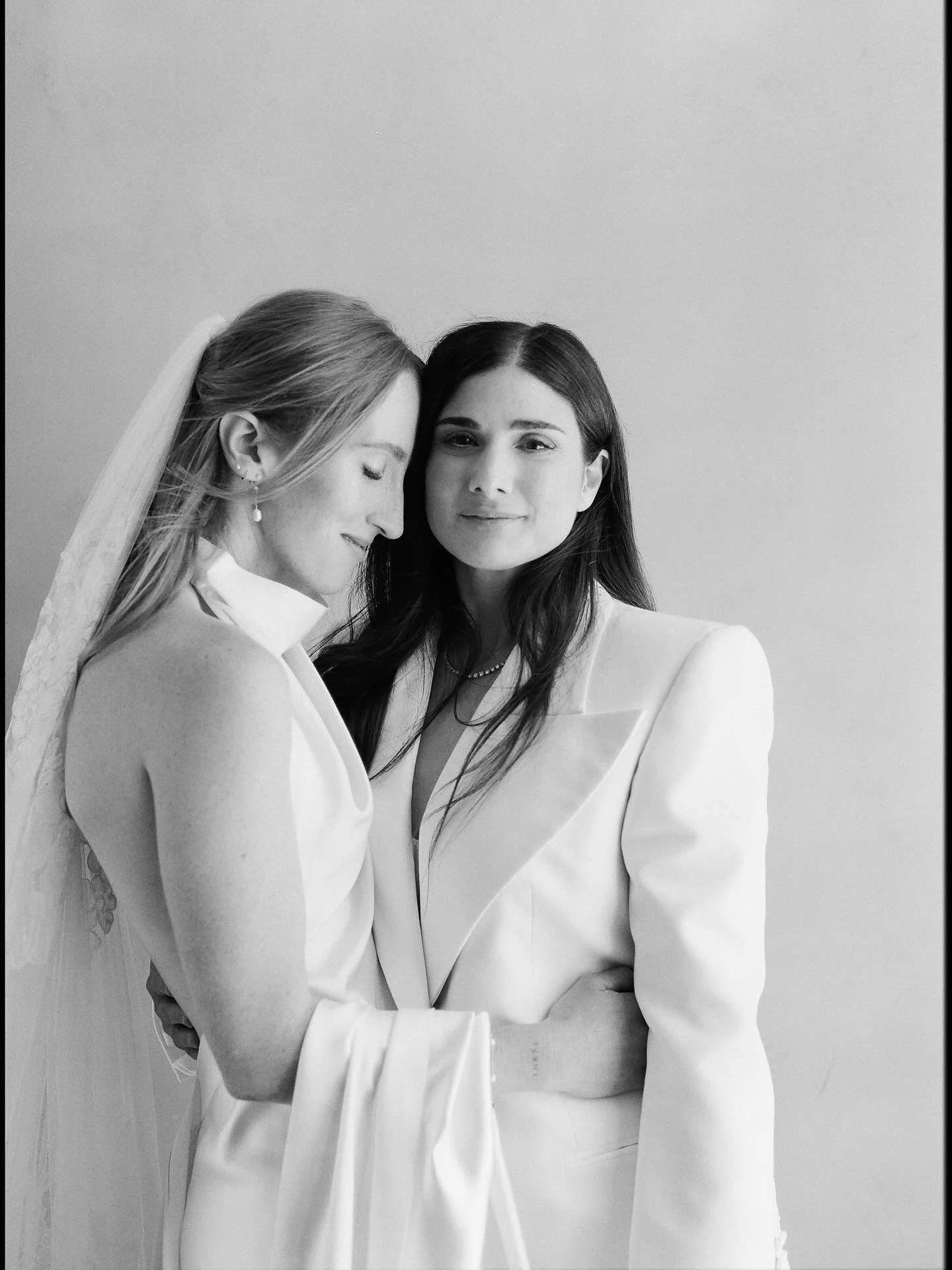 Over on @vogueweddings today, obsessed with their very ~musical~ love story 😍💅🏼🦋 I am a total groupie for these two🙂&zwj;&harr;️

Planning + design @heartthrob_events 
Styling @sophiestraussstyling 
Photo @jesworkman 
Cinema @foreverago_studio 
