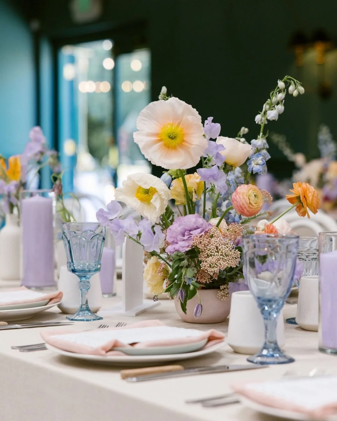 Babe, wake up! It&rsquo;s April and you&rsquo;ve hardly touched your Anemone! 🌸

@heartthrob_events 
@tropicofflowers 
@jemerlingweddings 
@heartofgolddjs 
@flouringla 
@emilylynnandcompany 
@archiverentals 
@brighteventrentals 
@primandpixie 
@thef