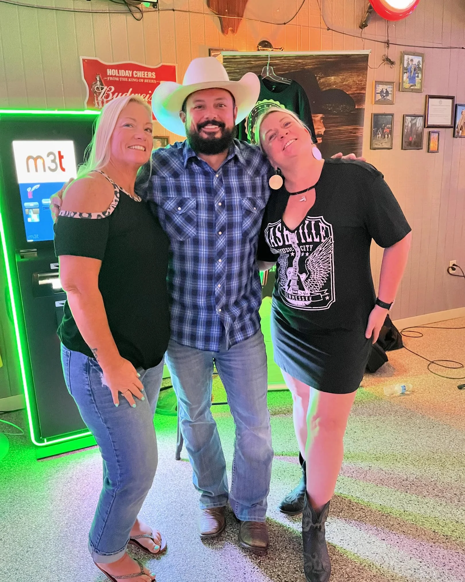 Had a blast playing in Illinois! Great time, great people, and new fans is all this Country boy needs🤠🎶

#countrymusic #livemusic #illinois #songwriter #musicartist #fans @centurymusicgroup.nashville