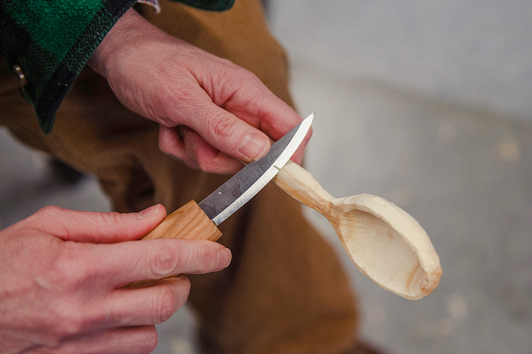 carve spoon close up flat knife 6x4 1080.png