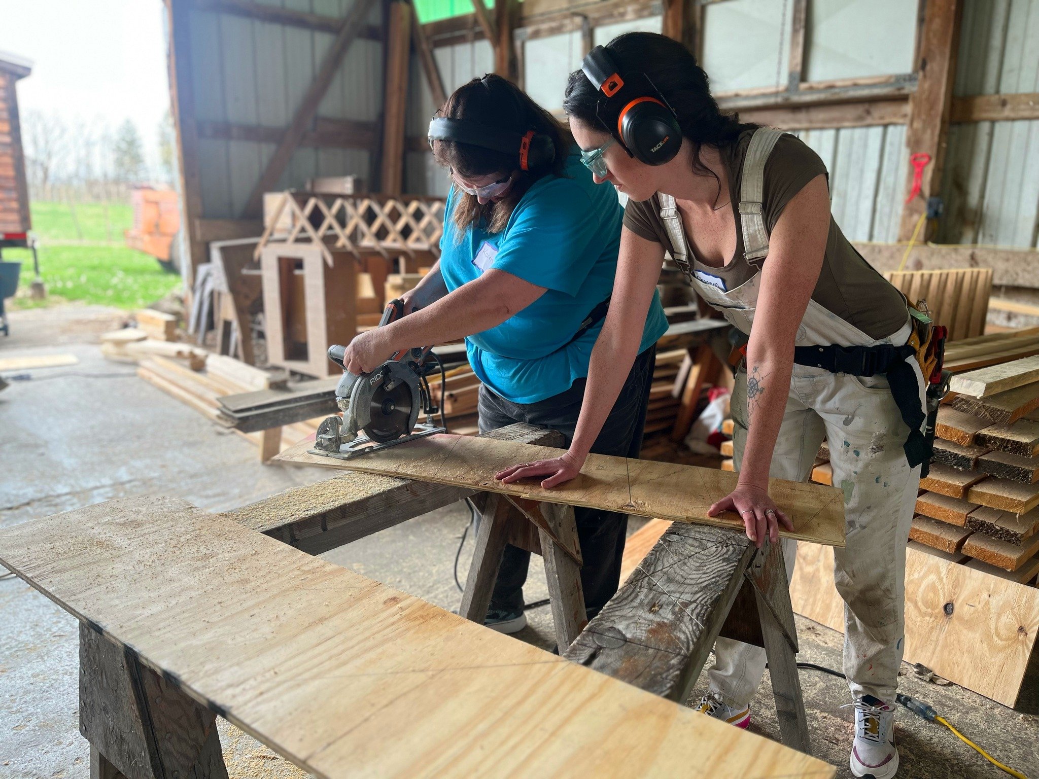 Seeing moms and daughters learn carpentry together is always a beautiful thing. Happy Mother's Day, everyone! ❤️

#carpentryforwomen #mothersday #builtbyhand #keepcraftalive #ithaca #trumansburg