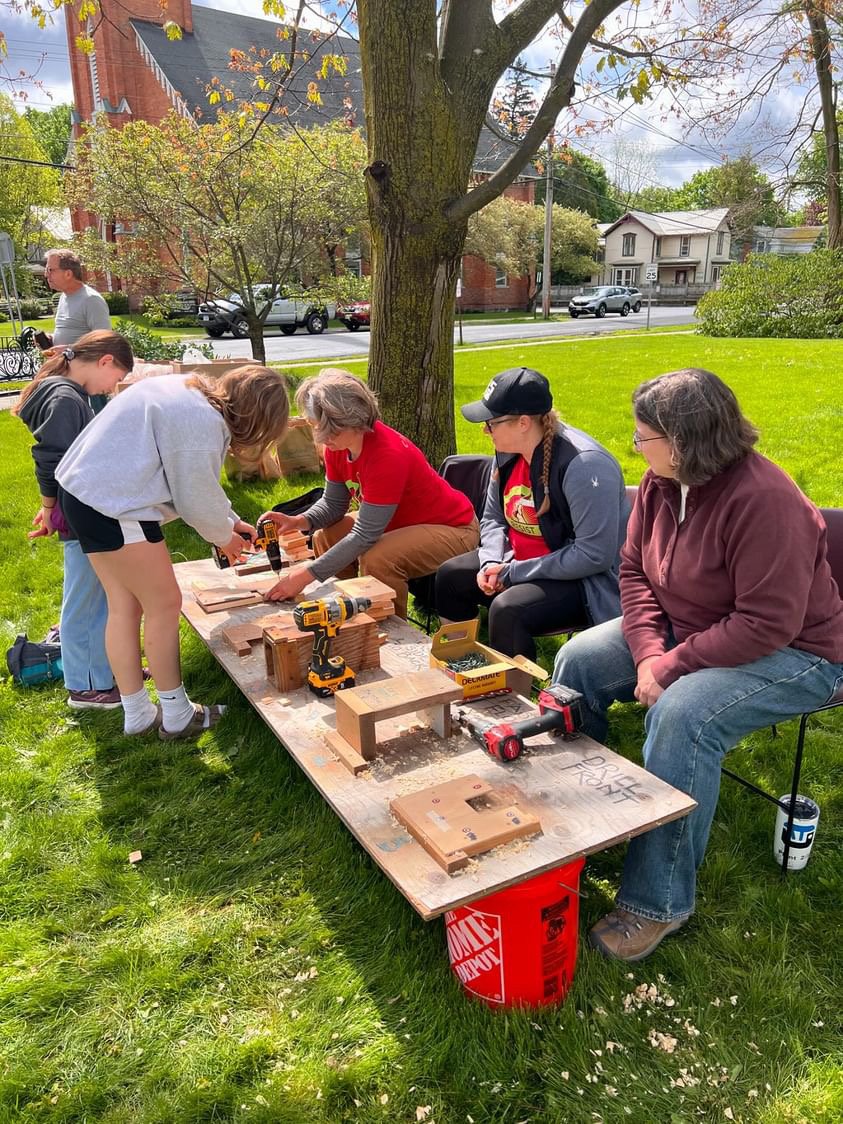 Thanks to everyone who came out last weekend for the Trumansburg Library Birdhouse Build! We loved getting to introduce kiddos and adults to power tools and the simple process of building nest boxes. This is a perfect first carpentry project -- check