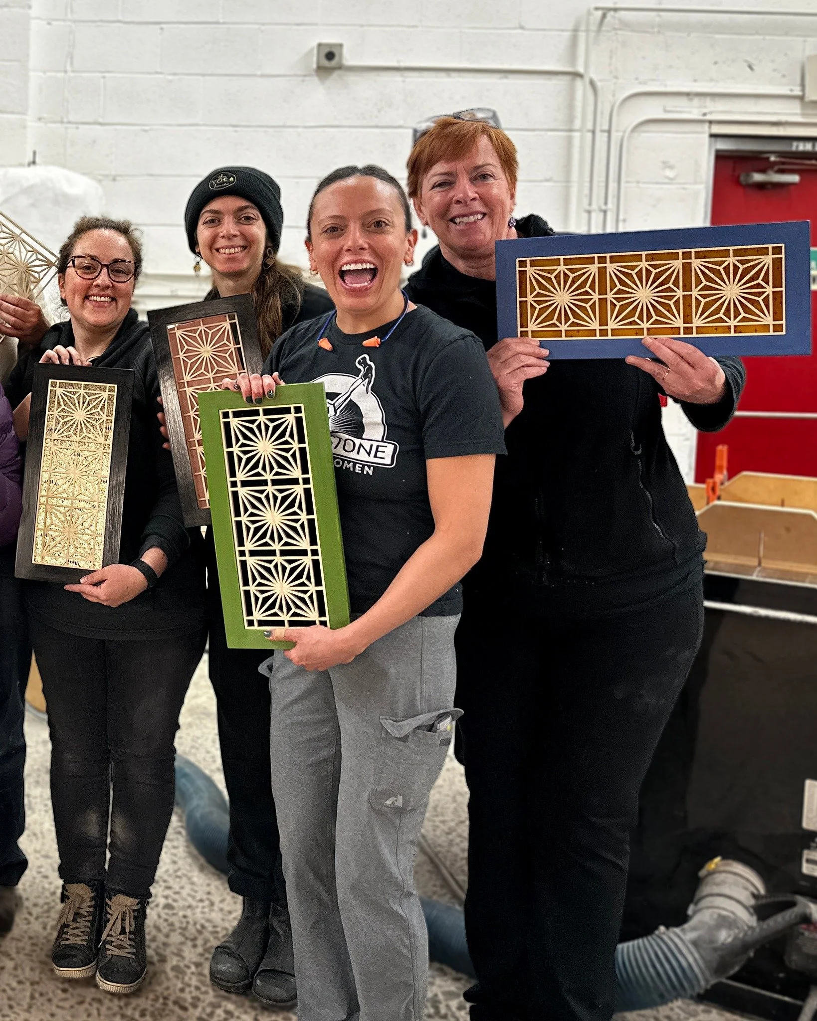 Autumn beauty is here! These gorgeous Kumiko panels may look like they're laser-cut, but if you look closely you'll see they're completely *handmade* -- these woodworkers carefully chiseled wood pieces to the perfect length/angle and composed them in