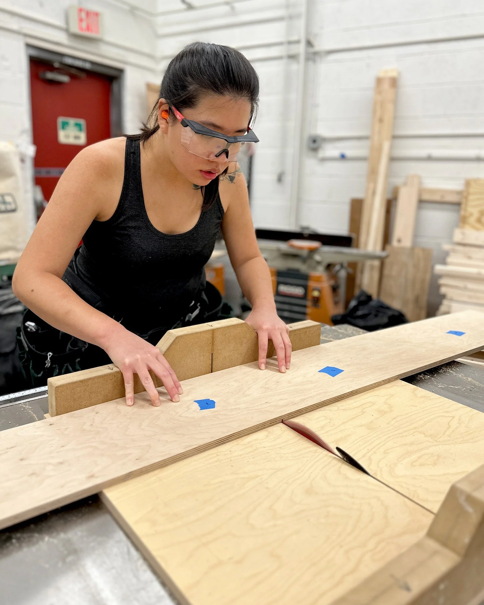 Huge congrats to our Cabinetry Basics crew! These students spent five full days in the shop mastering carcass and drawer construction with plenty of hands-on practice using the table saw, track saw, and more. Most of this group is also enrolled in ou