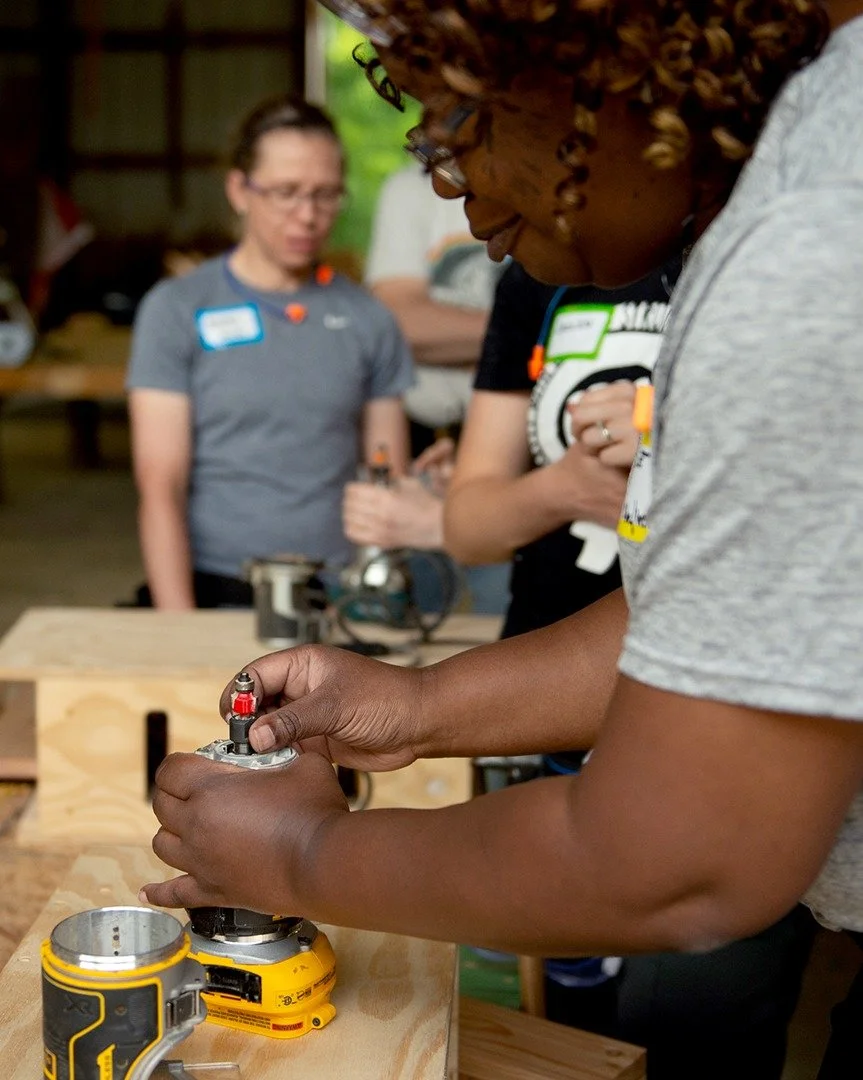 TOMORROW (Wednesday) night is our tutorial on the router - join us virtually OR in person!

SIGN UP: hammerstoneschool.org/events/router-tutorial-20260311

A router is a simple tool consisting of a motor that holds a spinning bit, with a base attache