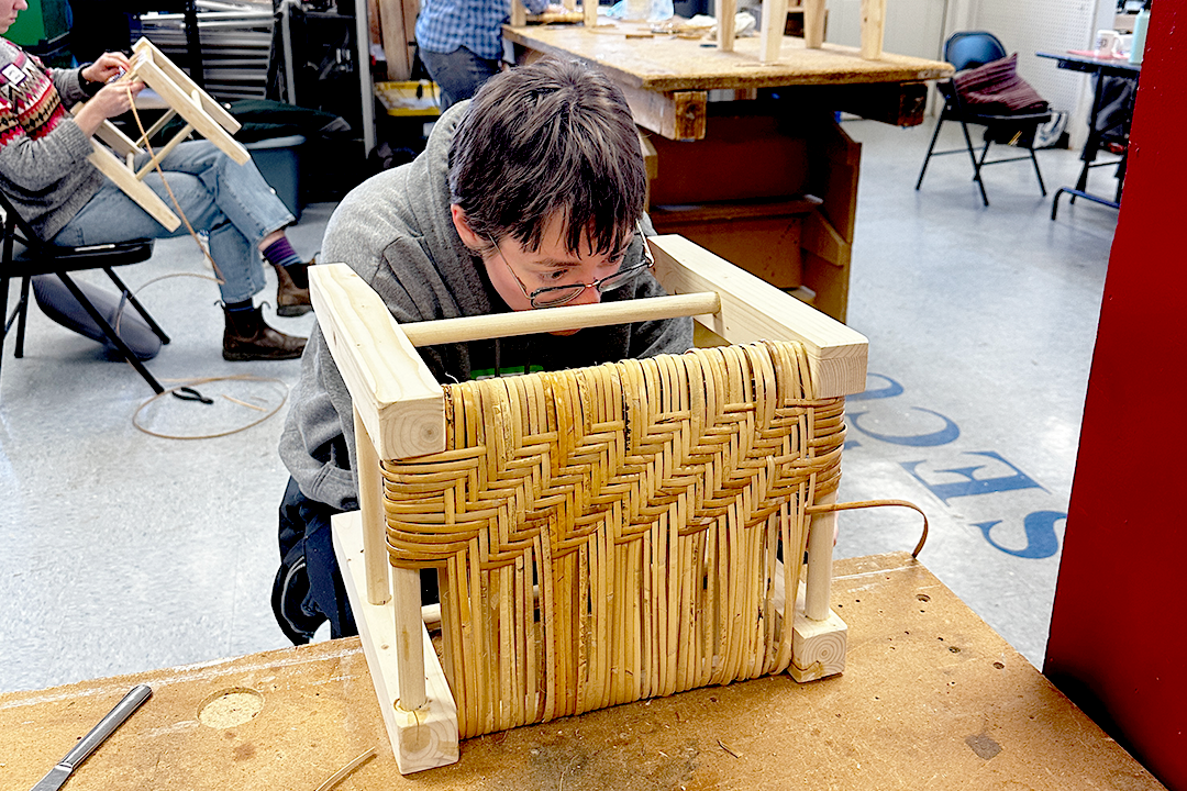 seatweaving top of stool 6x4 1080.png