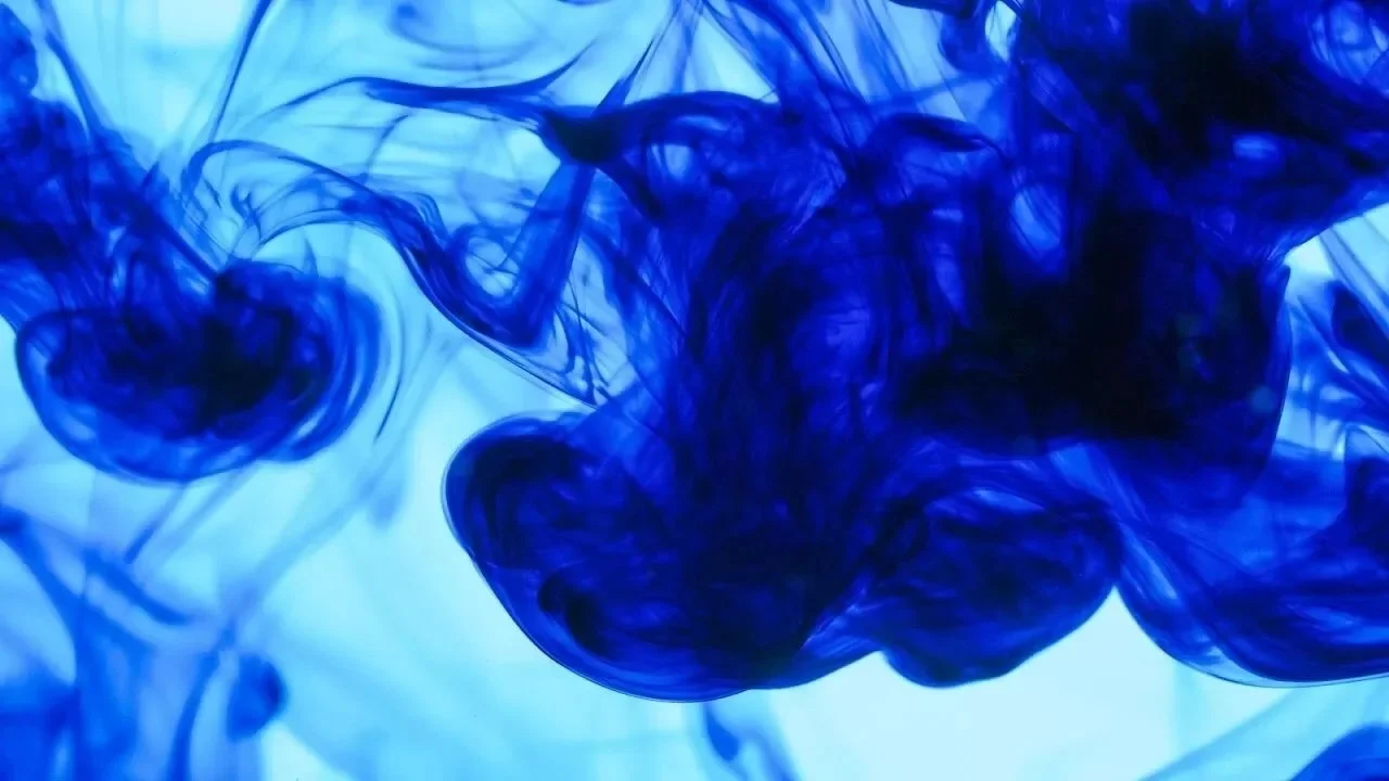Methylene Blue — The Ancient Dye That Is Quietly Revolutionizing Detox, Brain Health, and Cellular Regeneration