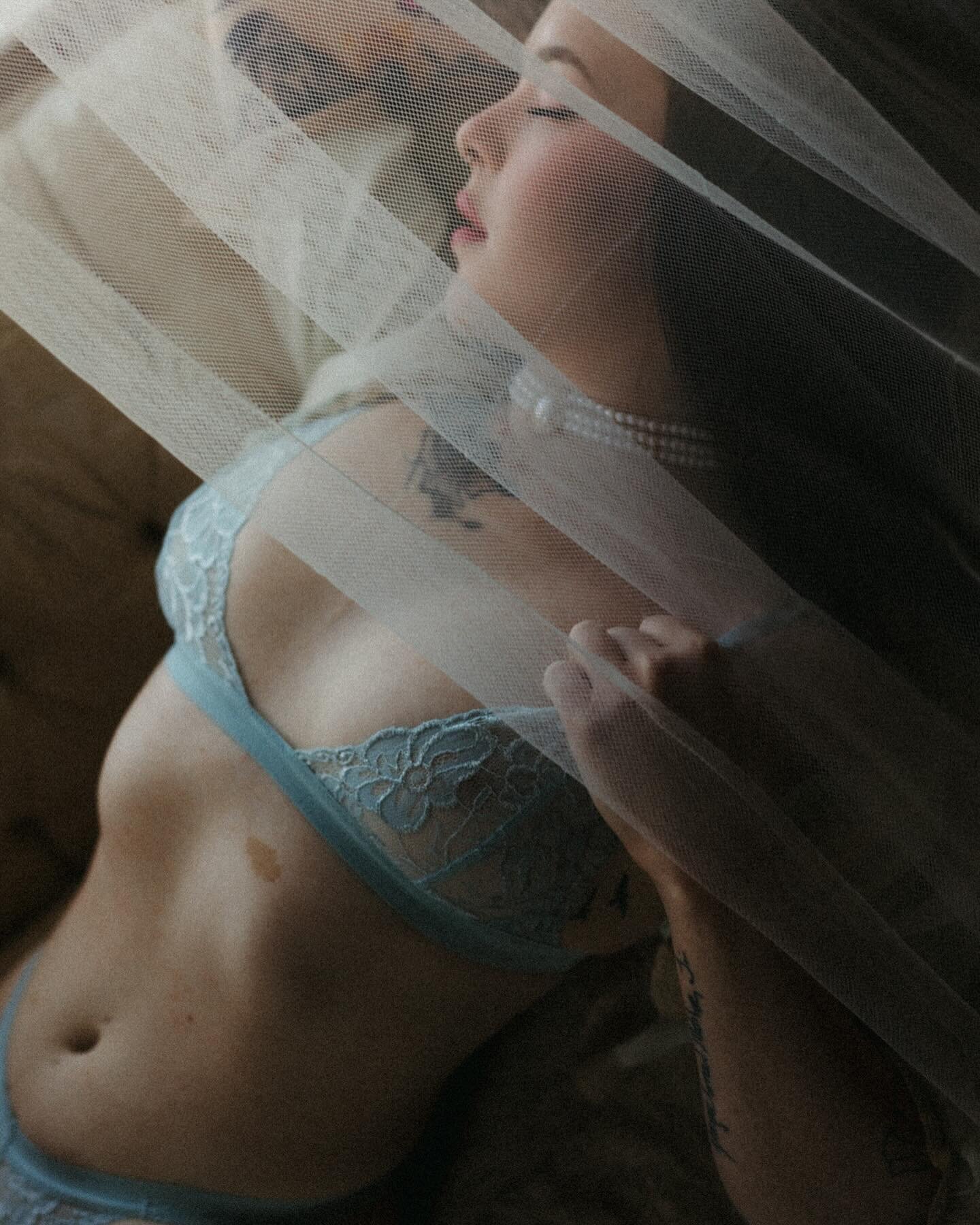 Underneath the veil ✨

#RebeccaBurtPhotography #RichmondBoudoir #FineArtBoudoir #RenaissanceWoman #RichmondBoudoirPhotographer #RVABoudoir #NYCBoudoir #BrooklynBoudoir #LABoudoir #PortlandBoudoir #SanDiegoBoudoir #BoudoirPhotographer #DestinationBoud