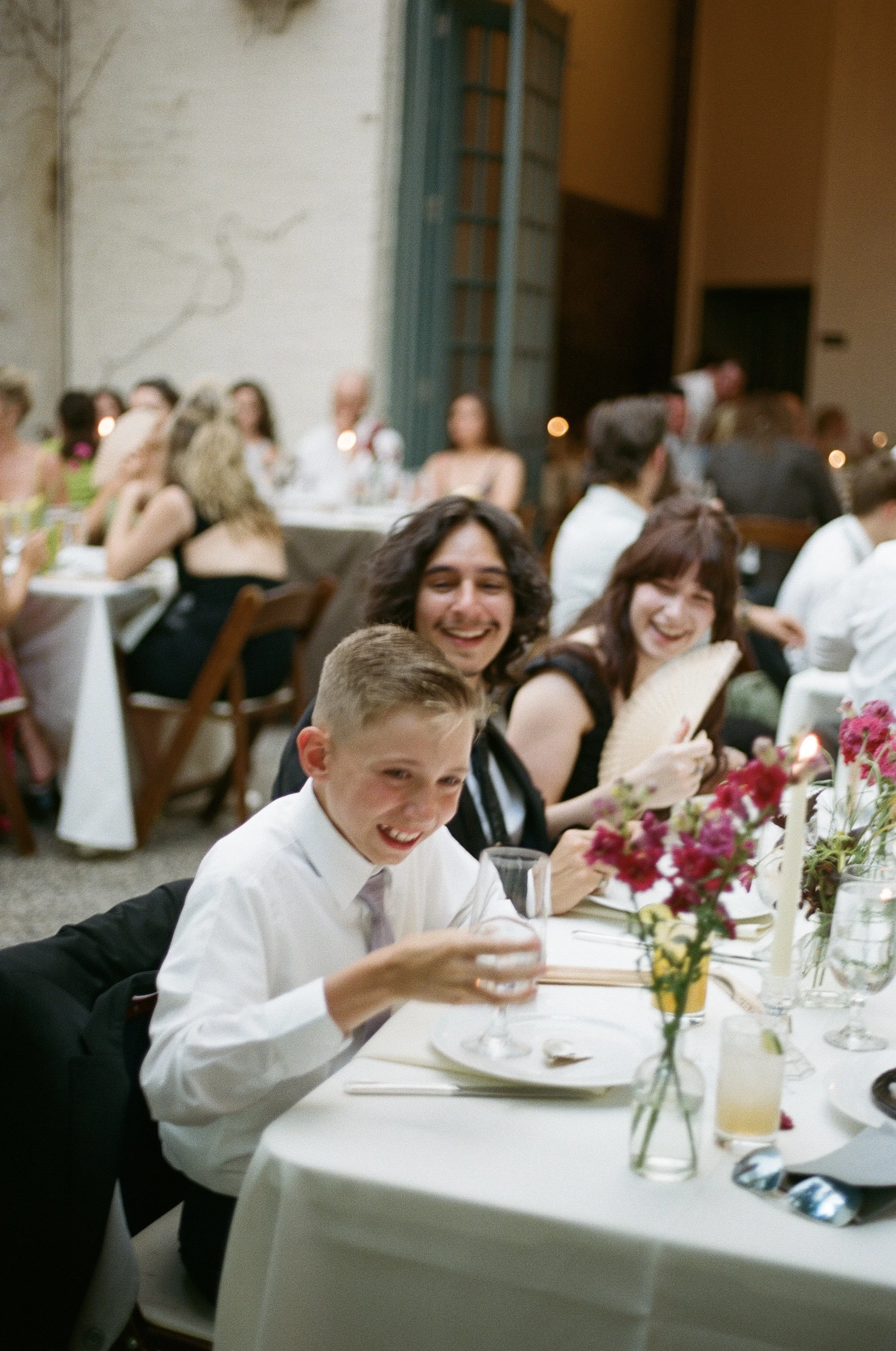 philadelphia-film-wedding-photographer-candid-guests.jpg