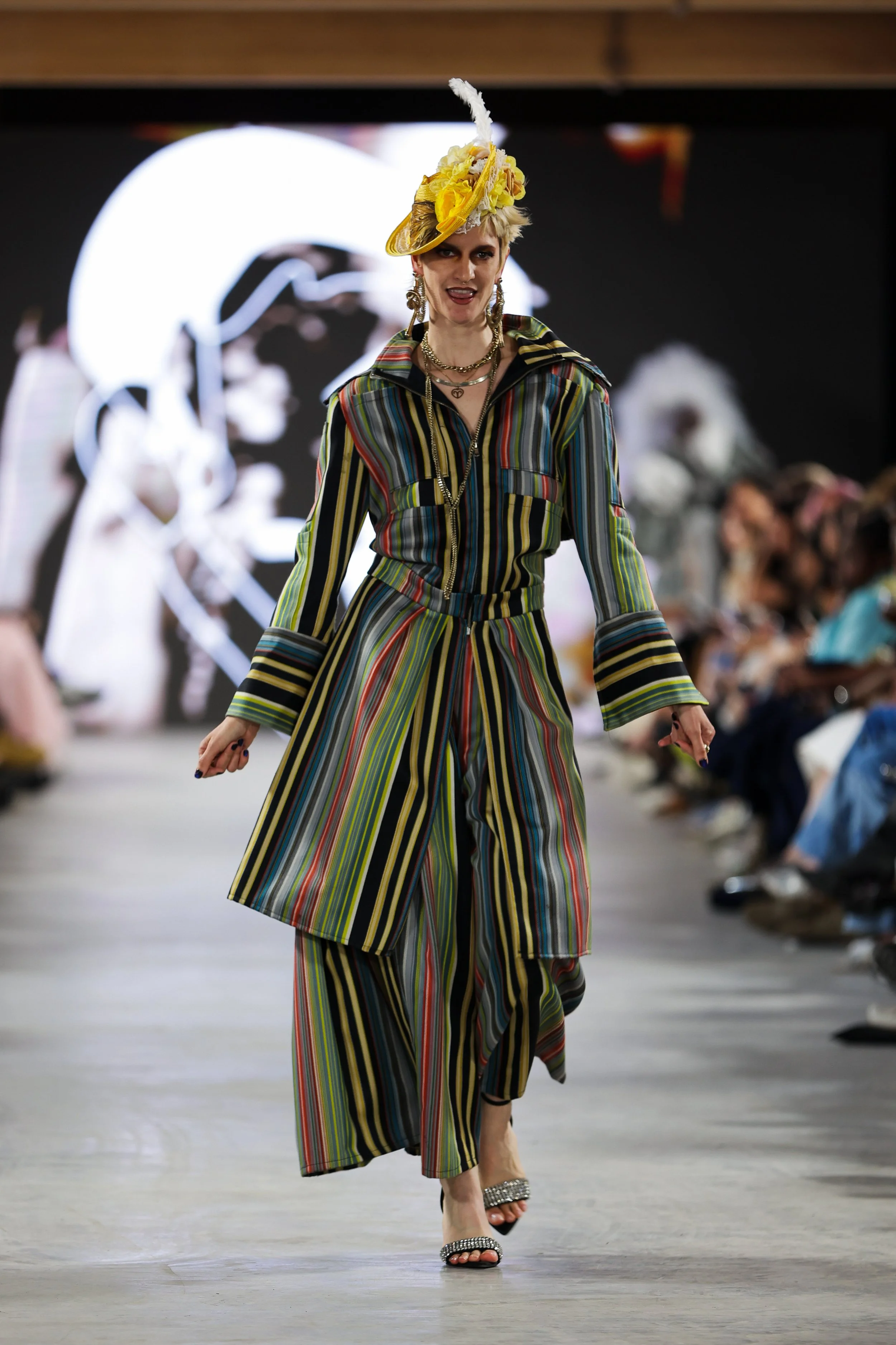 26primary_L'UomoStrano_look8_day1_@cosplay_@devansakaria.jpg