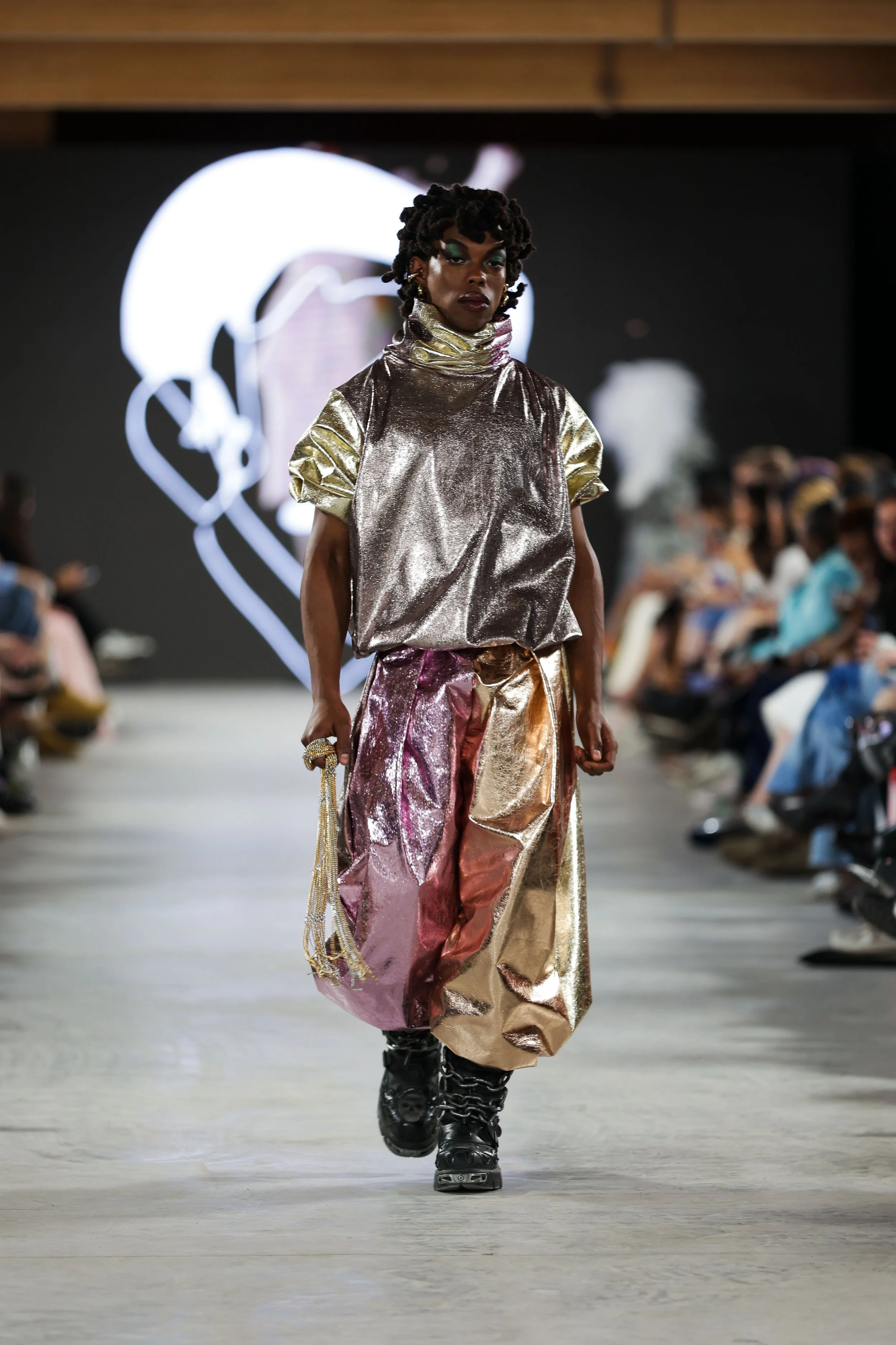 46primary_L'UomoStrano_look14_day1_@cosplay_@devansakaria.jpg