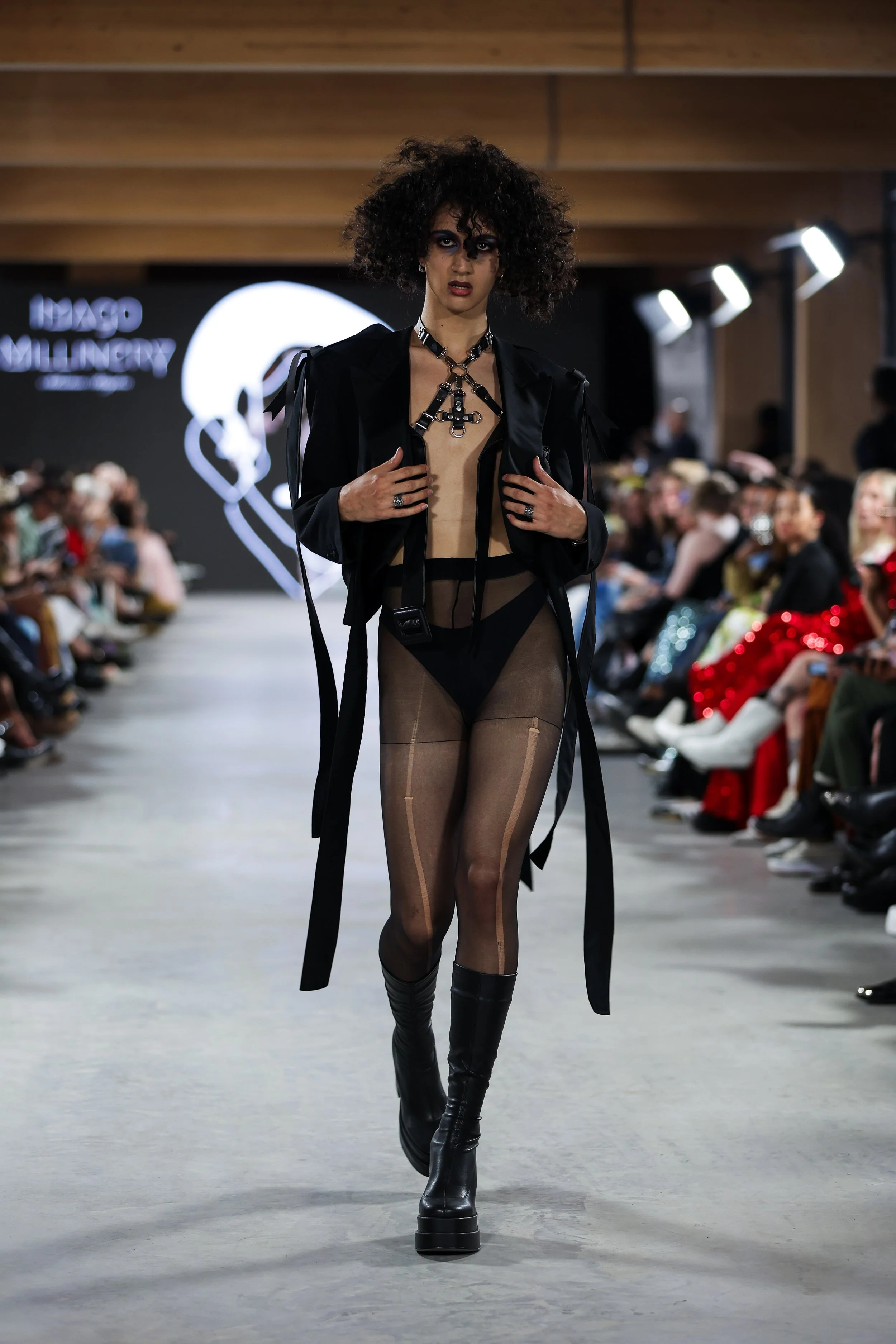 41primary_L'UomoStrano_look12_day1_@cosplay_@devansakaria.jpg