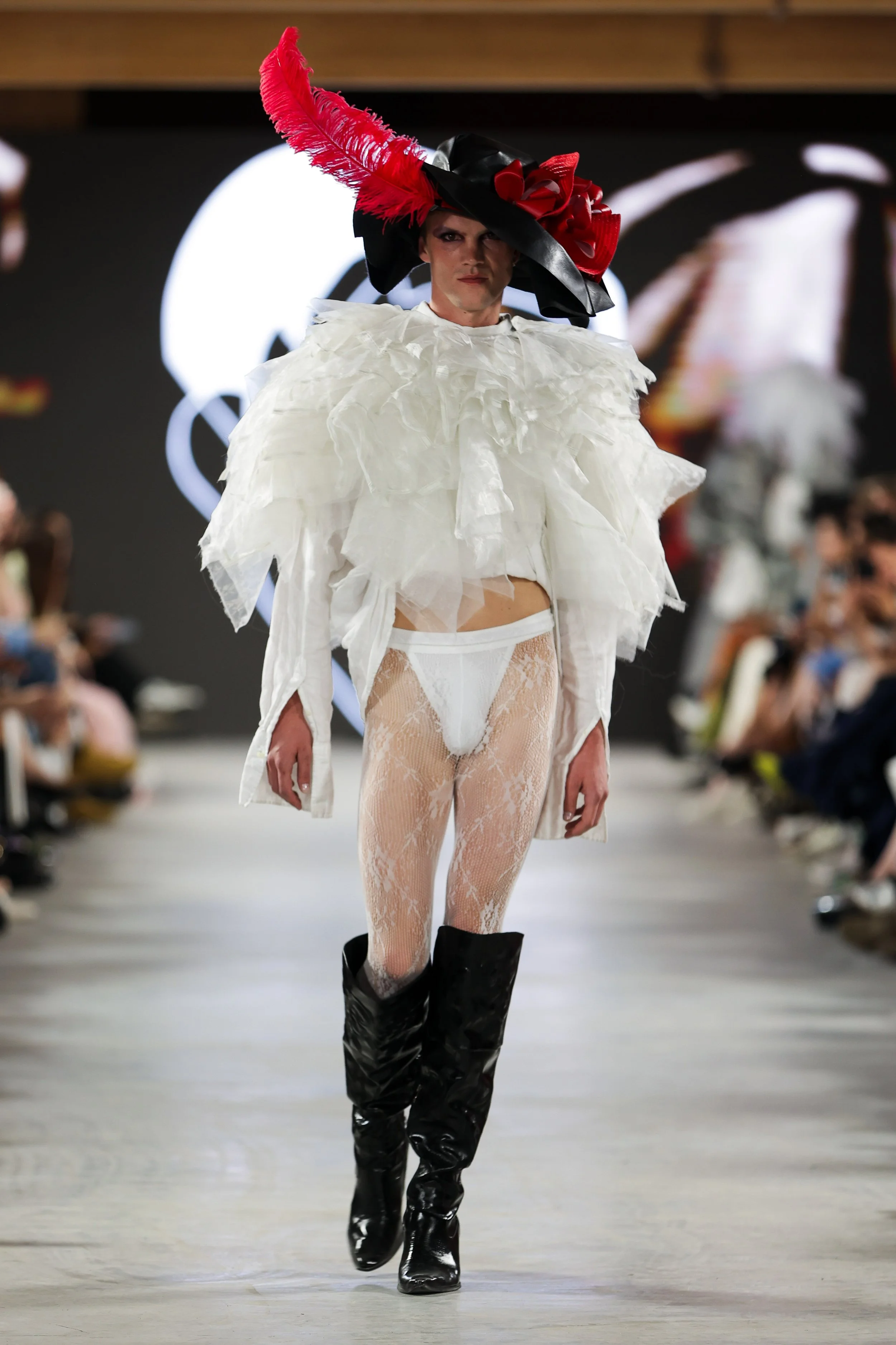 55primary_L'UomoStrano_look17_day1_@cosplay_@devansakaria.jpg