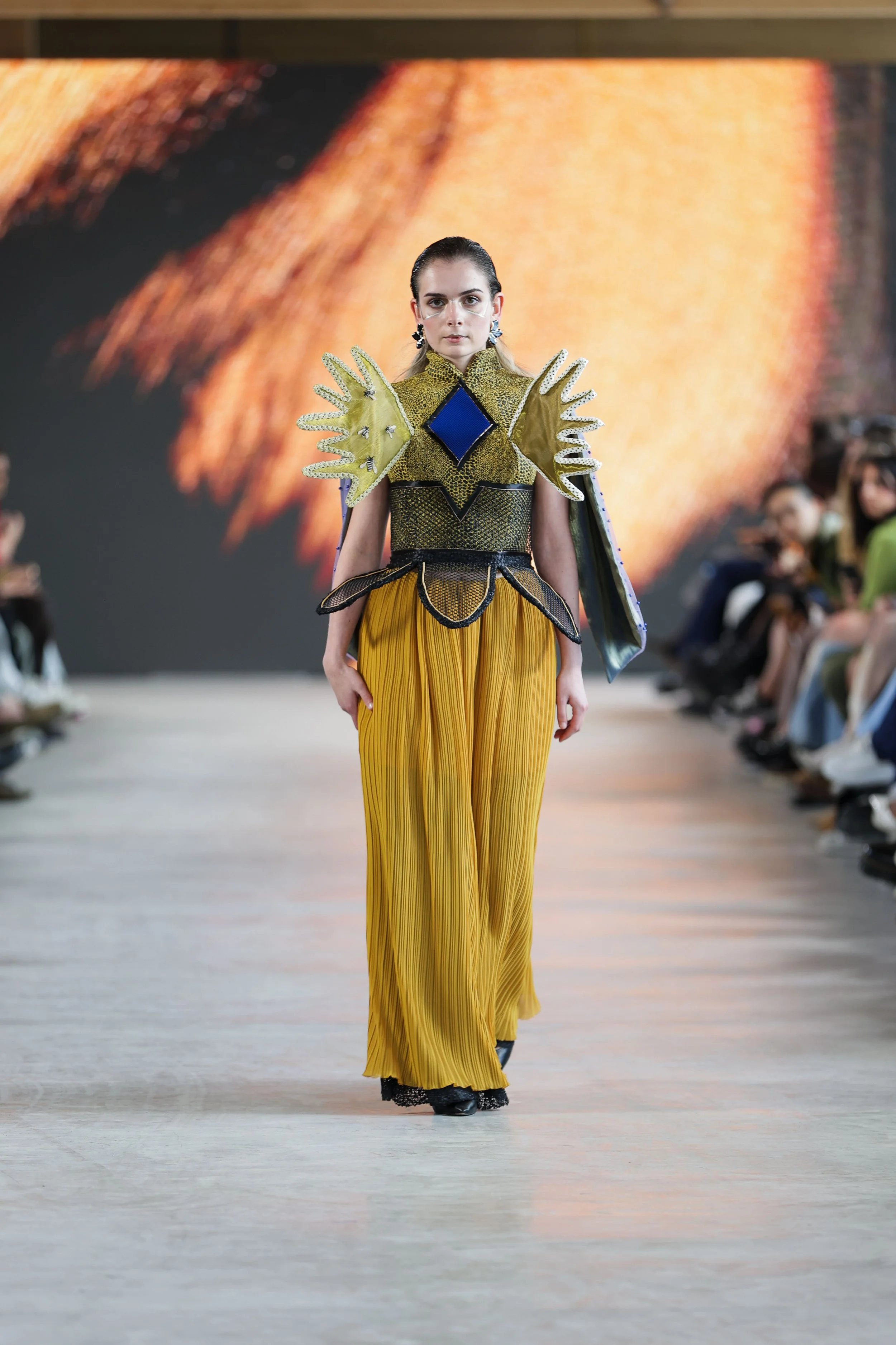 18_primary_TheCloakCollective_look8_day4_@cosplay_@devansakaria.jpg