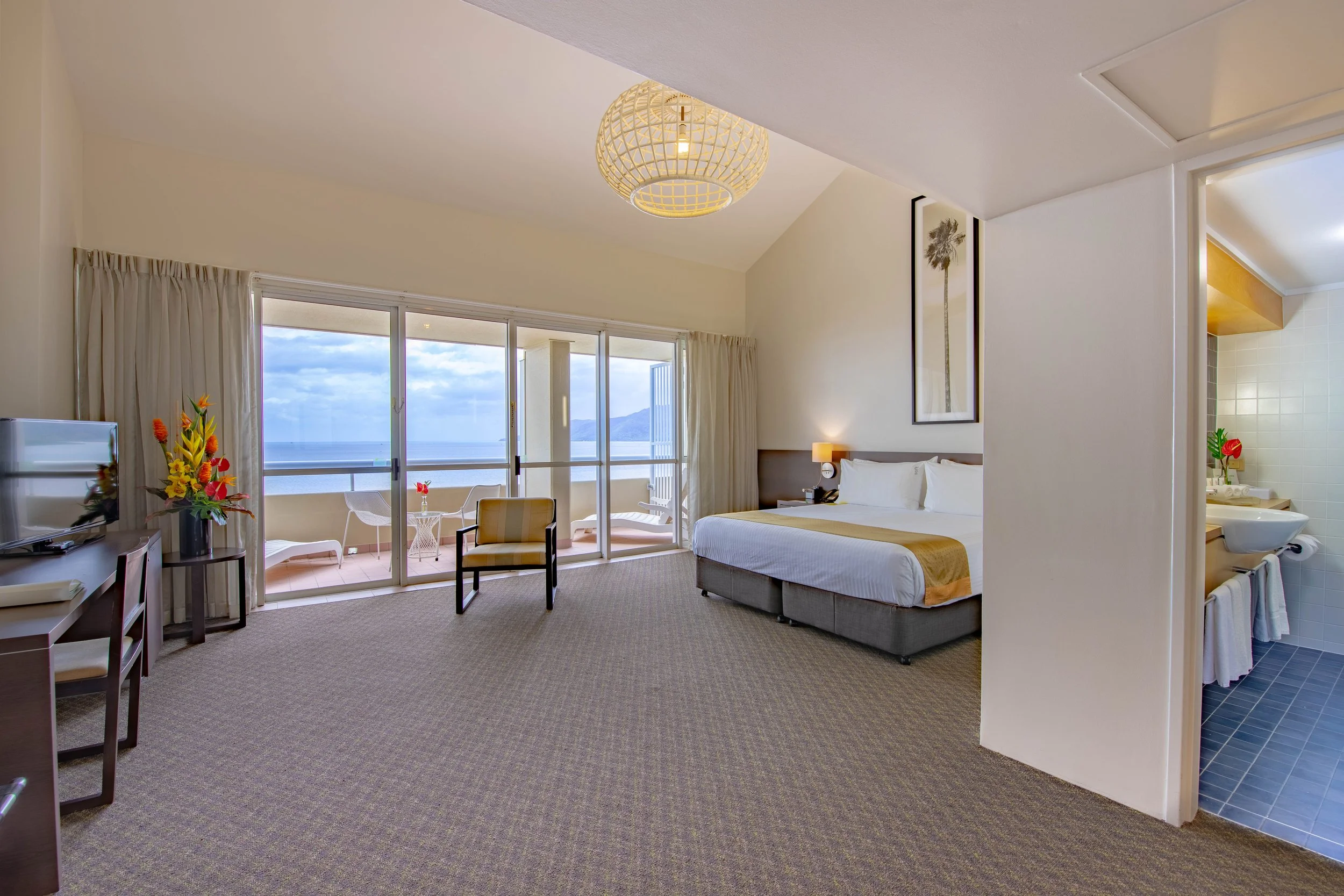 Holiday Inn Rooms-1.jpg