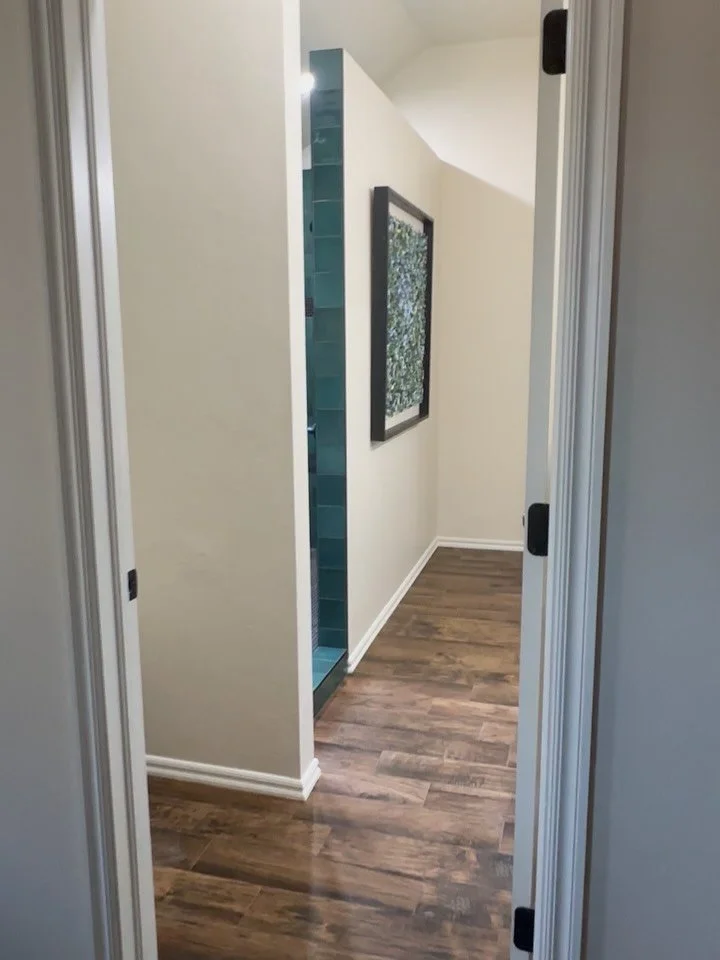 ✨ Bathroom Transformation | Edmond, OK 

This mid-2000s Edmond home came to us with a bathroom that no longer fit the homeowner&rsquo;s lifestyle&mdash;a small 3x3 shower, dated tile floors, and a jetted tub that was never used. 
Her vision was clear