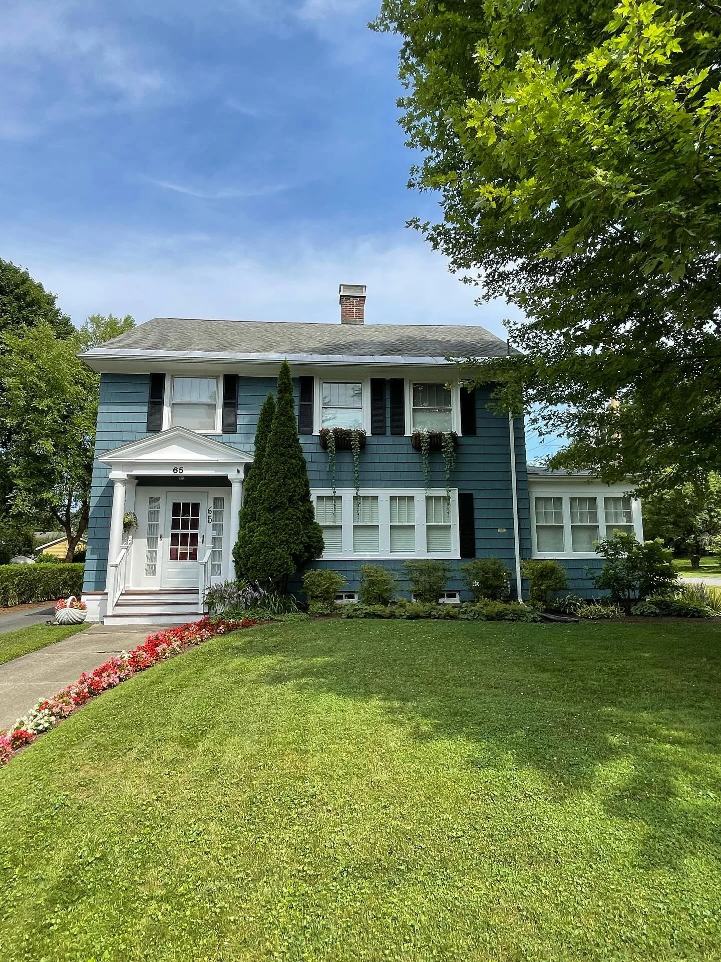 After a much needed social media break we are back to showcasing the beautiful work we&rsquo;ve been doing. At Fresh start painters qaulity and costumer satisfaction is our number 1 priority. Even with the crazy weather the Berkshires like to throw o