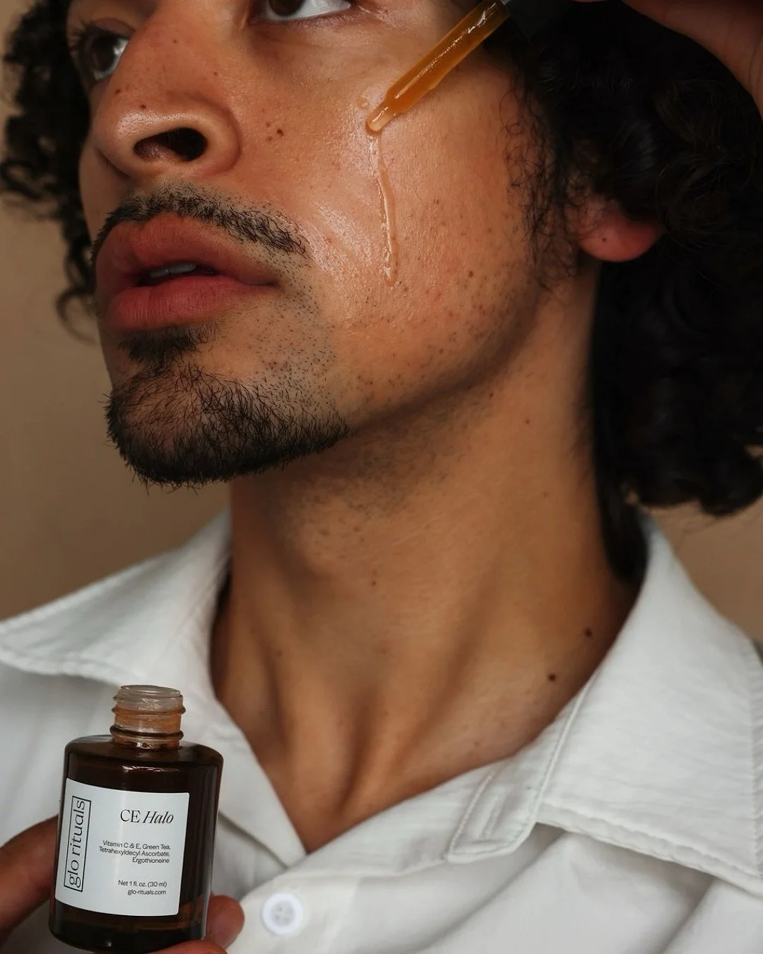 Formulated with 20% pure Vitamin C, Vitamin E, Green Tea Extract, and Ergothioneine, this antioxidant powerhouse defends against environmental stressors while brightening, firming, and restoring your skin&rsquo;s natural glow.
⠀⠀⠀⠀⠀⠀⠀⠀⠀
💫 Brightens 