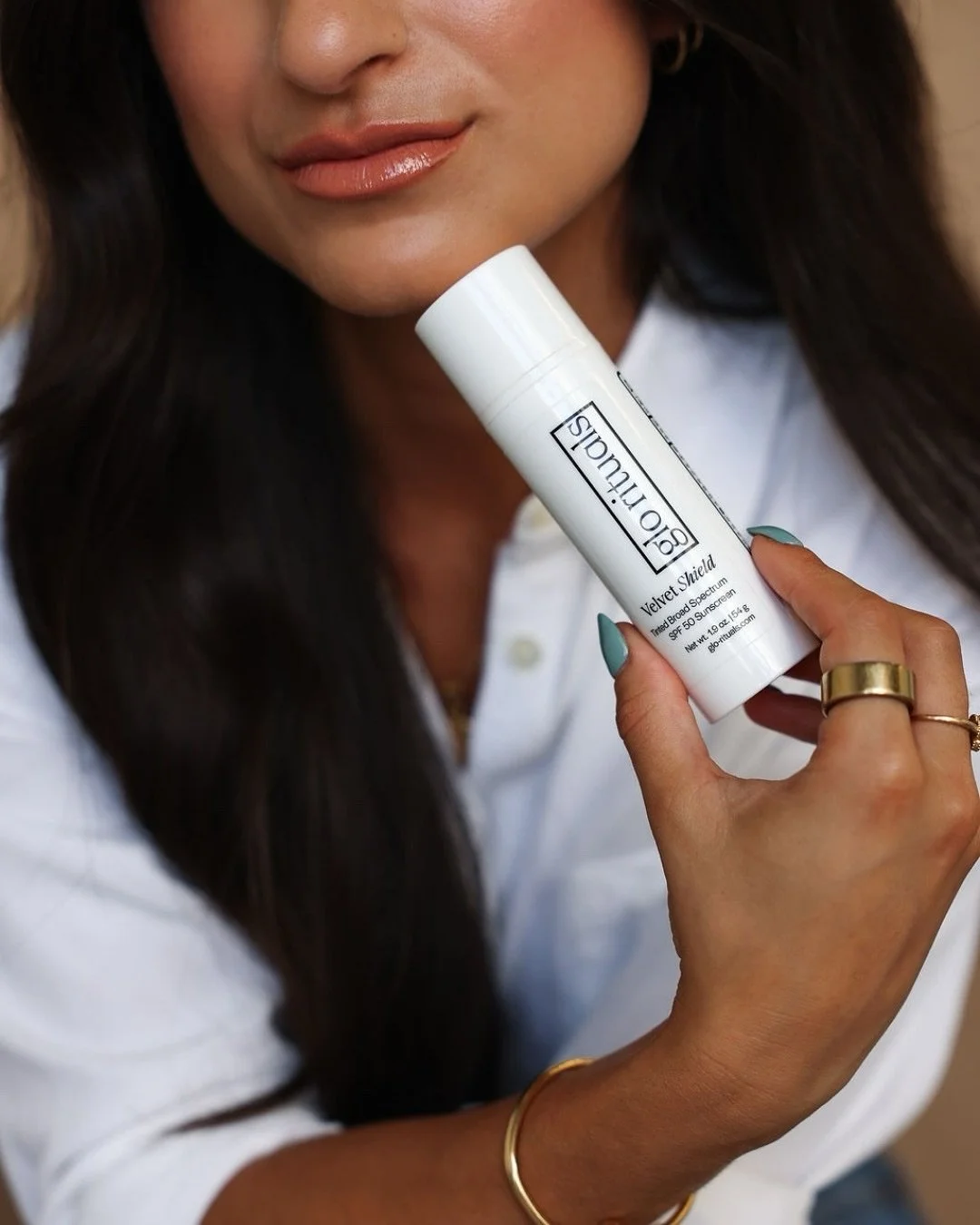 Flawless protection meets effortless radiance ✨
⠀⠀⠀⠀⠀⠀⠀⠀⠀
Meet Velvet Shield SPF 50, your new daily essential for smooth, protected, and perfected skin.
⠀⠀⠀⠀⠀⠀⠀⠀⠀
This mineral-based tinted sunscreen delivers a silky matte finish that blurs imperfecti