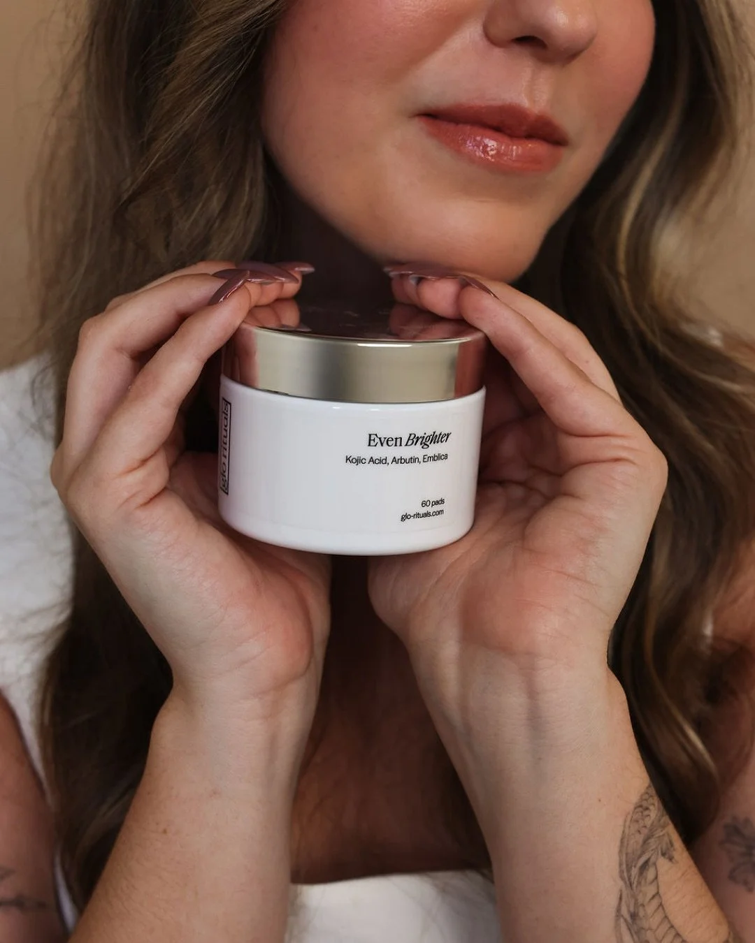 Illuminate. Correct. Restore balance. ✨ 

The treatment pads are packed with Kojic Acid, Arbutin, and Emblica to target stubborn discoloration&mdash;sun spots, melasma, and uneven tone&mdash;while calming and protecting the skin. 

Use them as your n