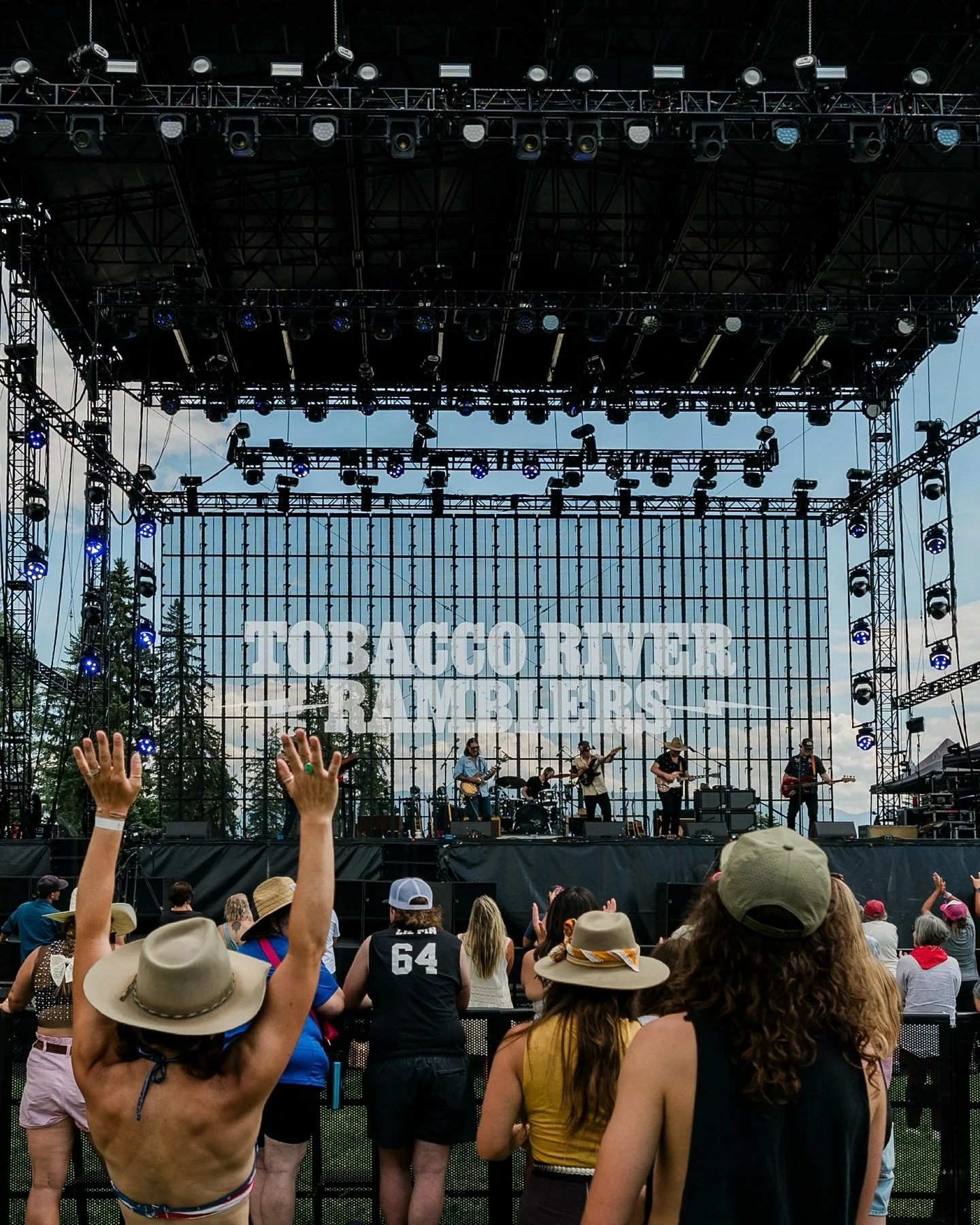 My favorite band @tobaccoriverramblers took over the big stage at @underthebigskyfestival this weekend 🔥

Feeling like the luckiest, happiest girly to capture this wild, magical energy in my favorite place&hellip;and to witness this brotherhood grow