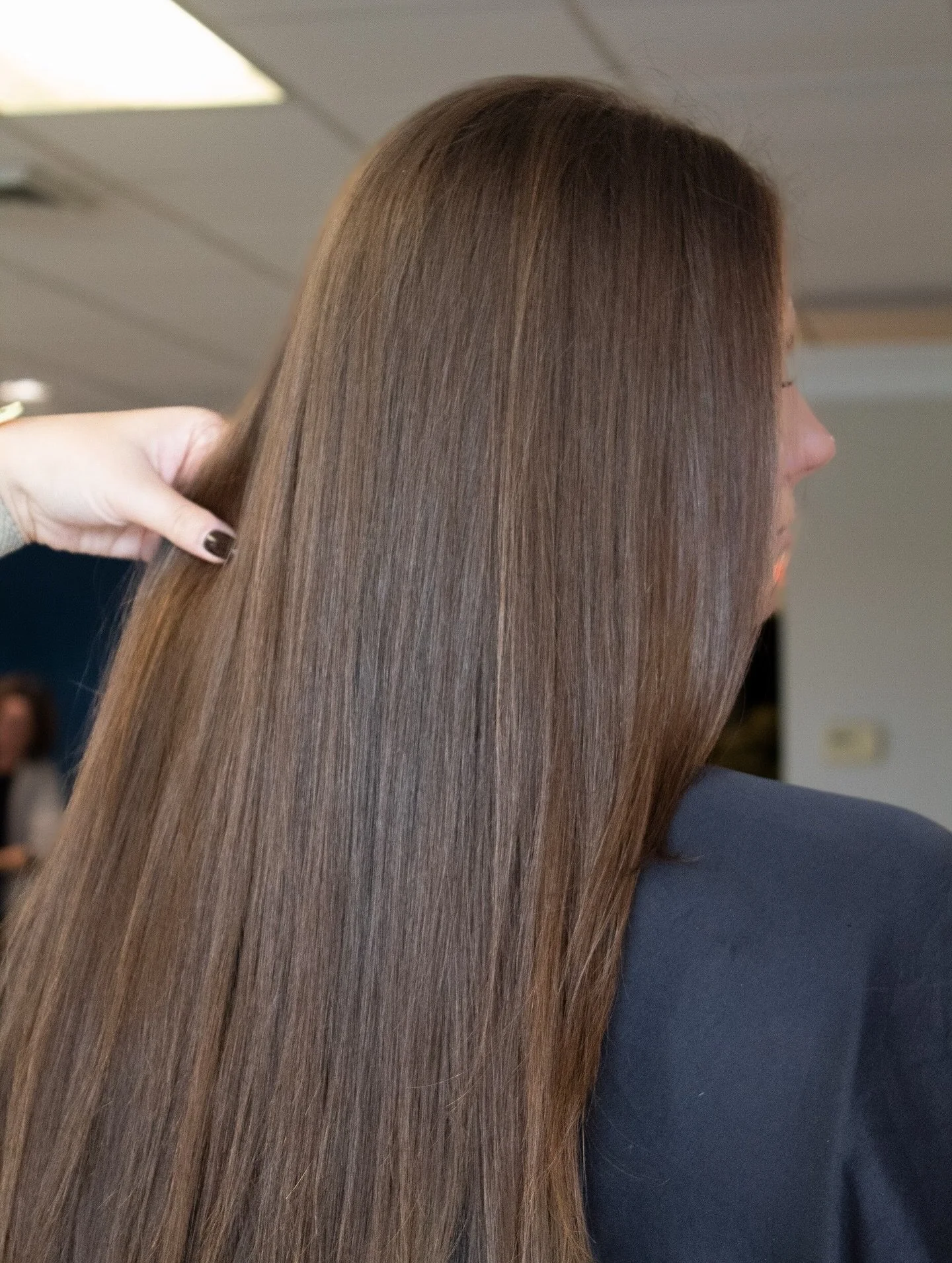 Color that RICH deserves a moment 🙌

&bull;
&bull;

Hair: @madabouthair_ 
Color: @lanzahaircare 

#lanzahealinghaircare #lanzahealingcolor #richbrunette #lanzabrunette #richcolor #chocolatebrownhair #richhaircolor #fallhaircolor #naturalbrunette #mo