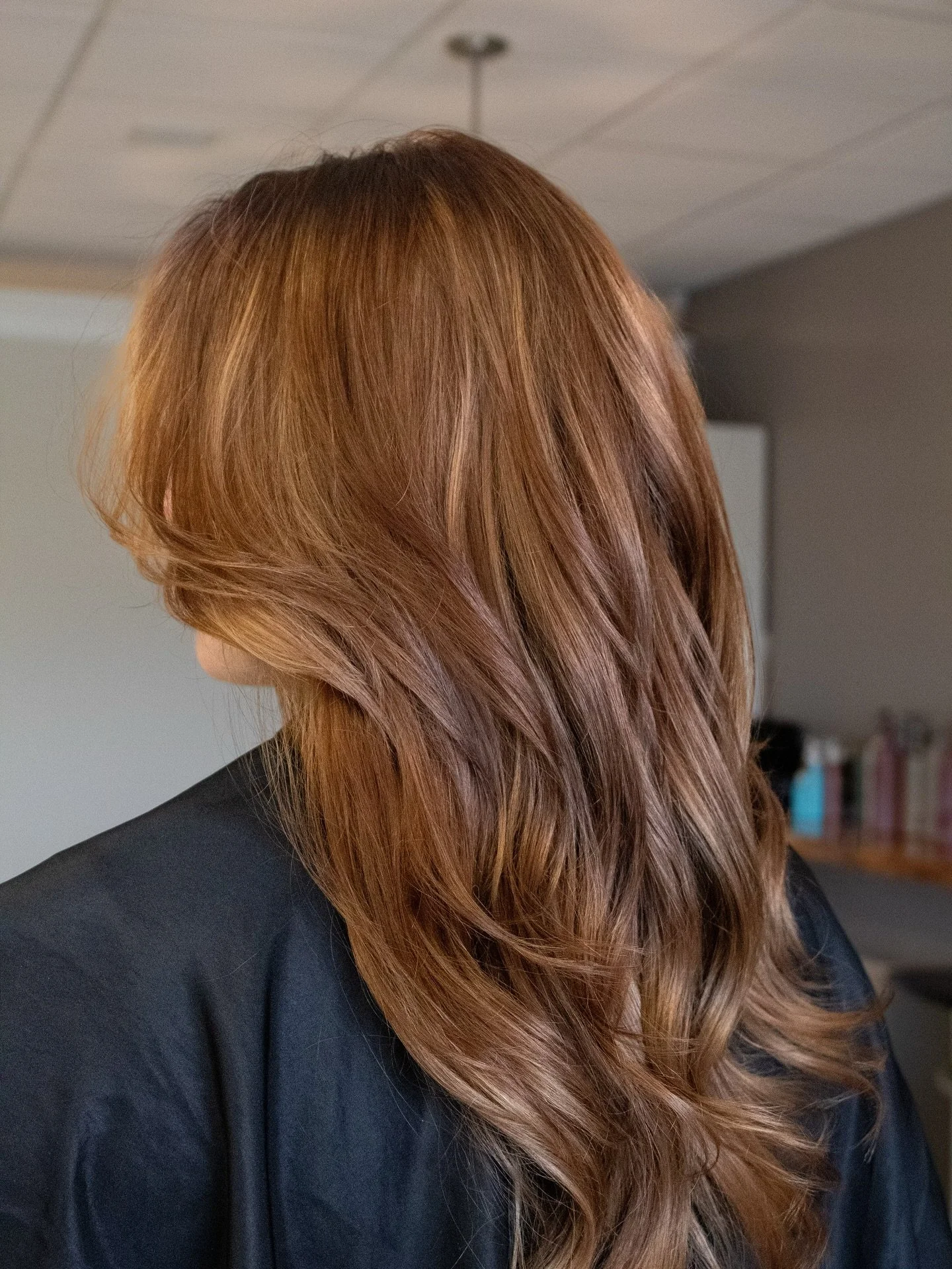 The end result VS how we got there &rarr;

THE JOURNEY:

@hairartist__healthcoach took her client from a bright, summer blonde to a warm, fall tone with a color melt to create a seamless blend with added dimension. The results are vibrant yet subtle,
