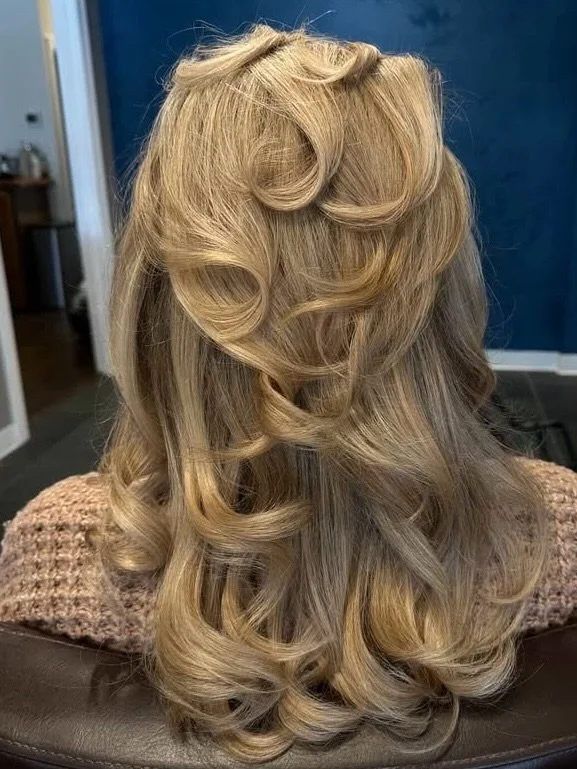 Our latest obsession&hellip;

These pin curls by @hairby.kayleighrose

Enjoy 😘

&bull;

#pincurls #lanzahealingcenter #lanzasalon #salonnearme