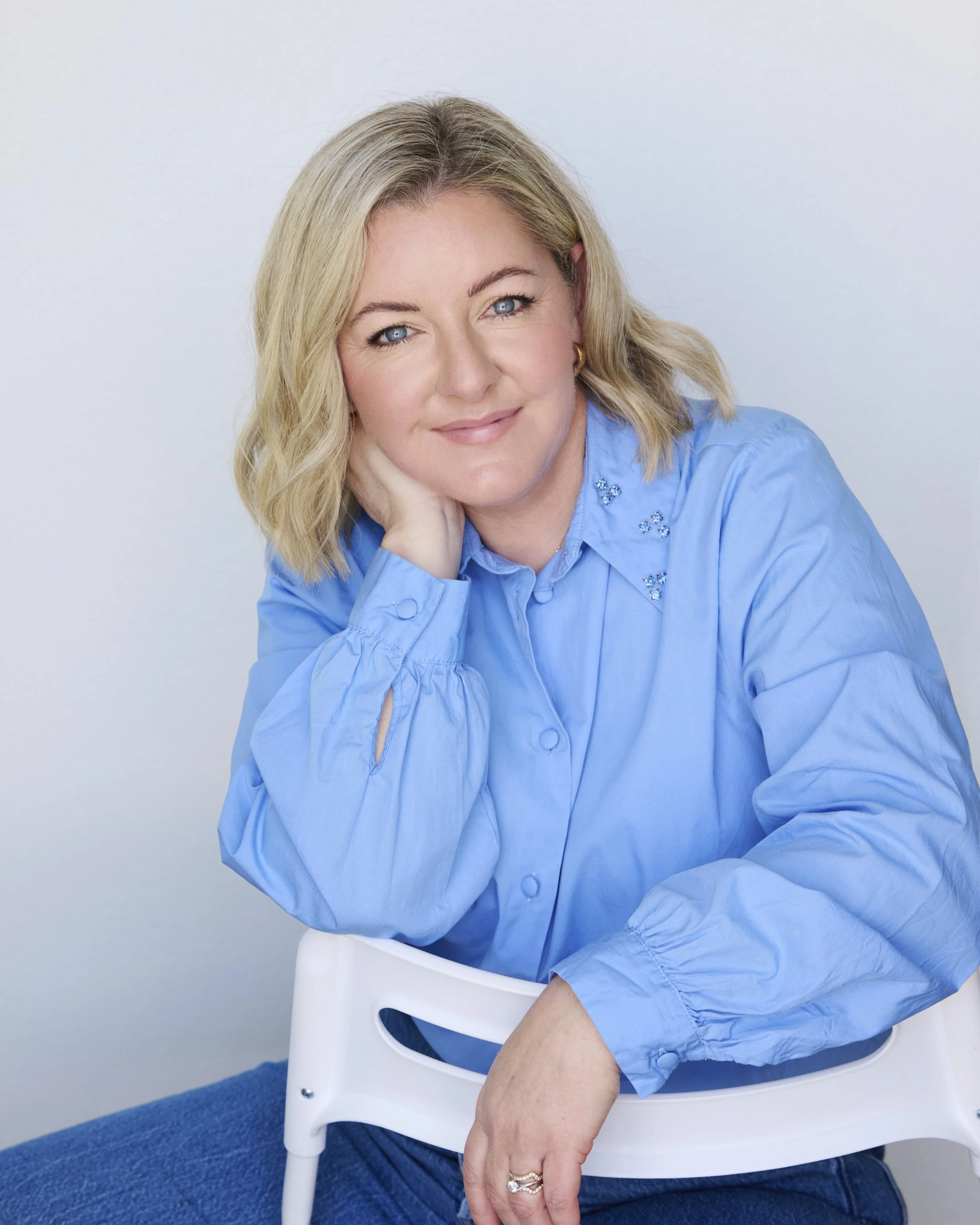 Stef King is an Australian art and advertising photographer with over 20 years’ experience creating concept-driven imagery for advertising agencies, brands, and creative teams. Her work blends a refined visual sensibility with a deep understanding of