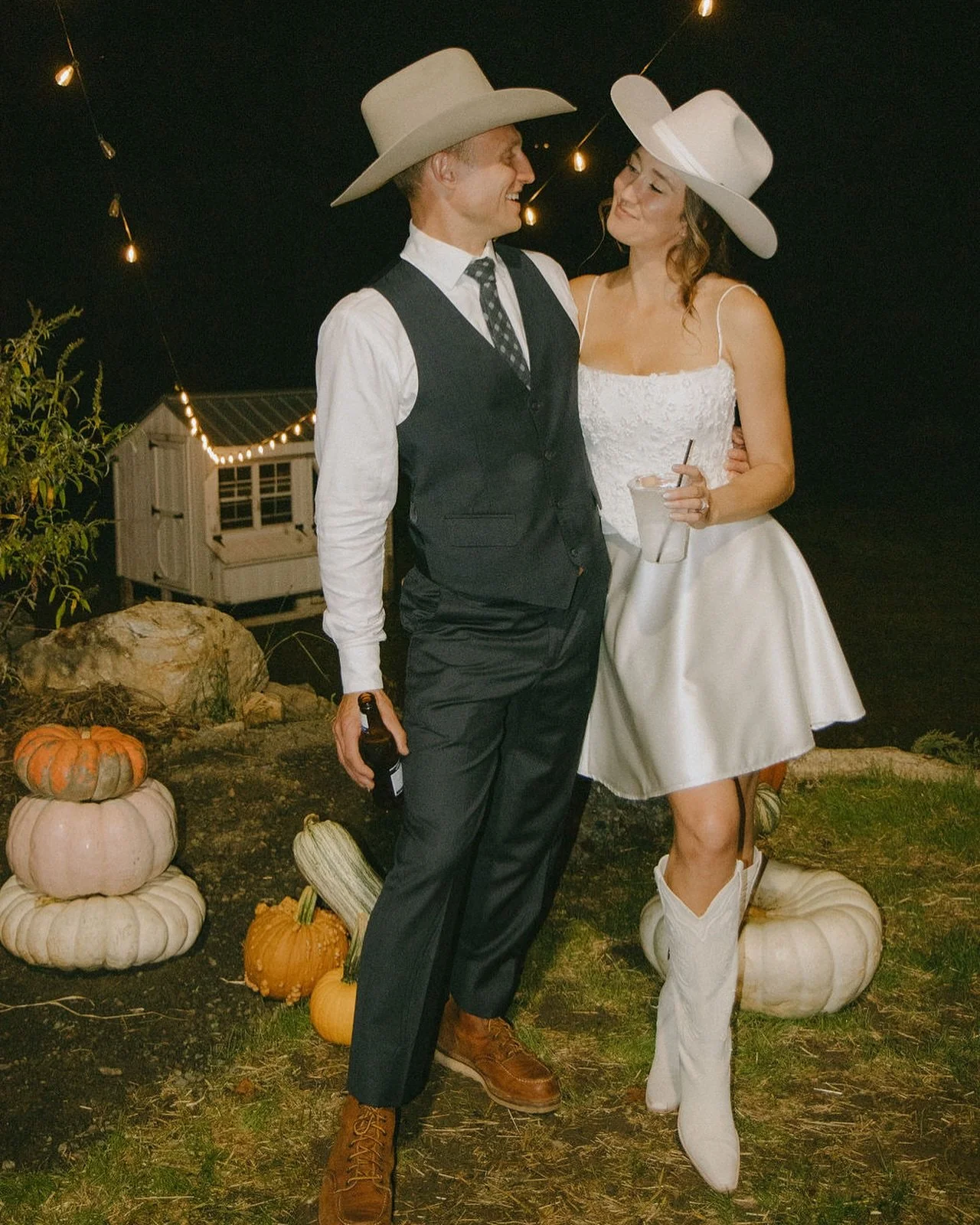 Ladies and gentlemen Mr. &amp; Mrs.White

Photographer @mjzprint 
Bride: @marywhite_____ 
Groom: @bearmtnfarms 
Wedding Coordinator @bluuribbonevents 

#newlyweds #newfairfieldct #newfairfieldwedding  #texasweddingplanner #austinweddingplanner #ctwed