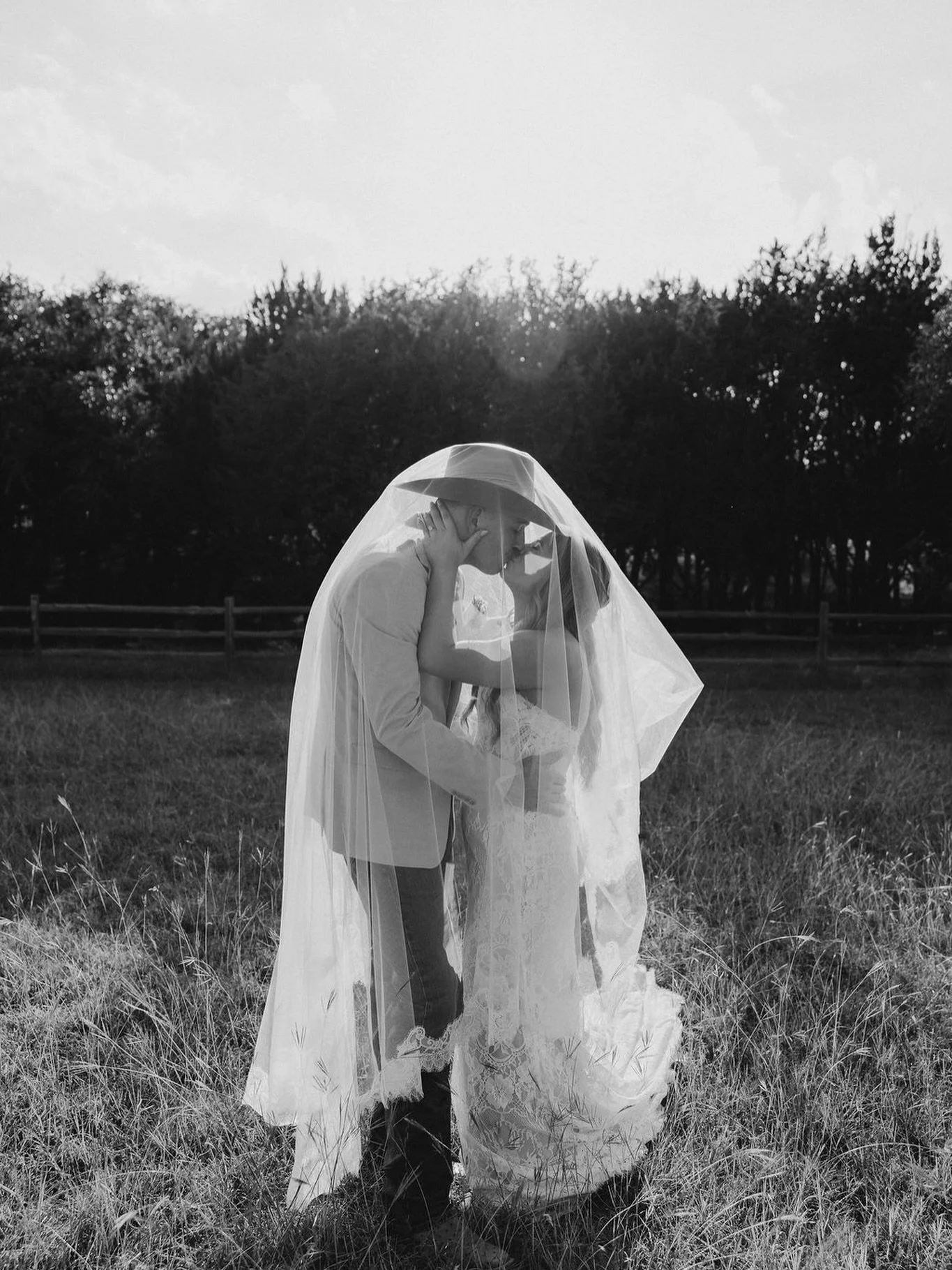 I have a secret 🫣

Sometimes &hellip;.. 😔

I just wanna post a pretty picture😍 that&rsquo;s it. 

That&rsquo;s my secret no caption, just a pretty picture‼️

&bull;&bull;&bull;&bull;&bull;&bull;&bull; 

#atxweddings #austinweddingplanner #bluuribb