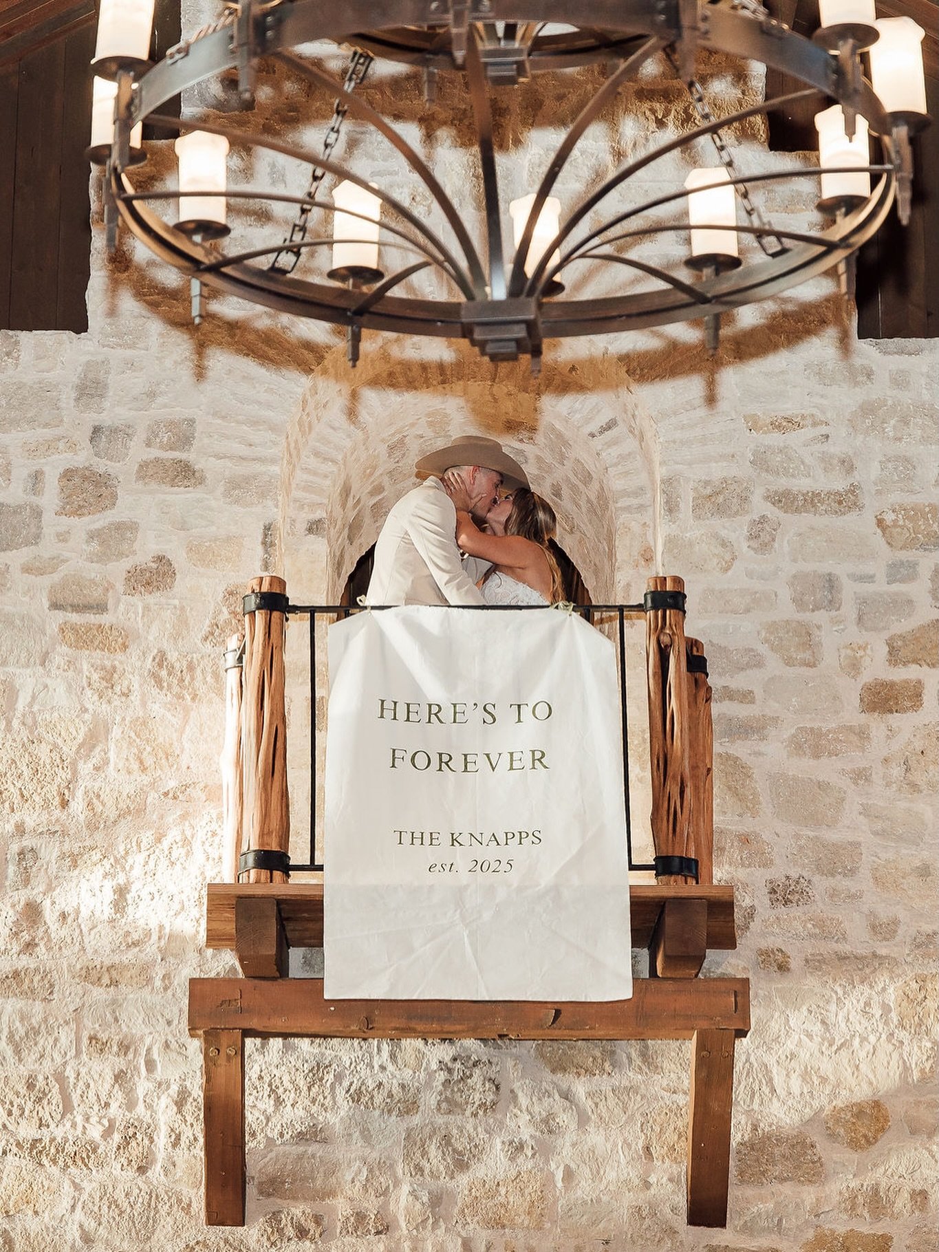 Introducing Mr + Mrs. Knapp 🤍

&amp;

Happy Valentine&rsquo;s Day to couples choosing each other out loud&hellip; and doing it in a way that feels fully, unapologetically them.

If you&rsquo;re ready to begin your own chapter, I&rsquo;d be honored t