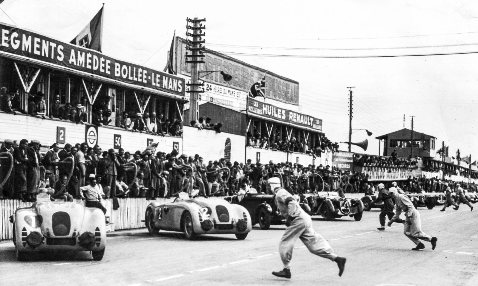 01 BUGATTI Le Mans Centenaire.jpeg