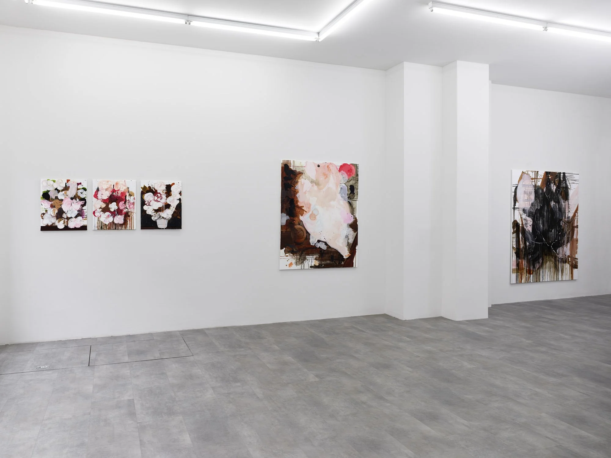 Installation view of Marie Birkedal’s Savage Glitter at Galerie1214, Berlin, 2018, showing small flower paintings alongside larger works.