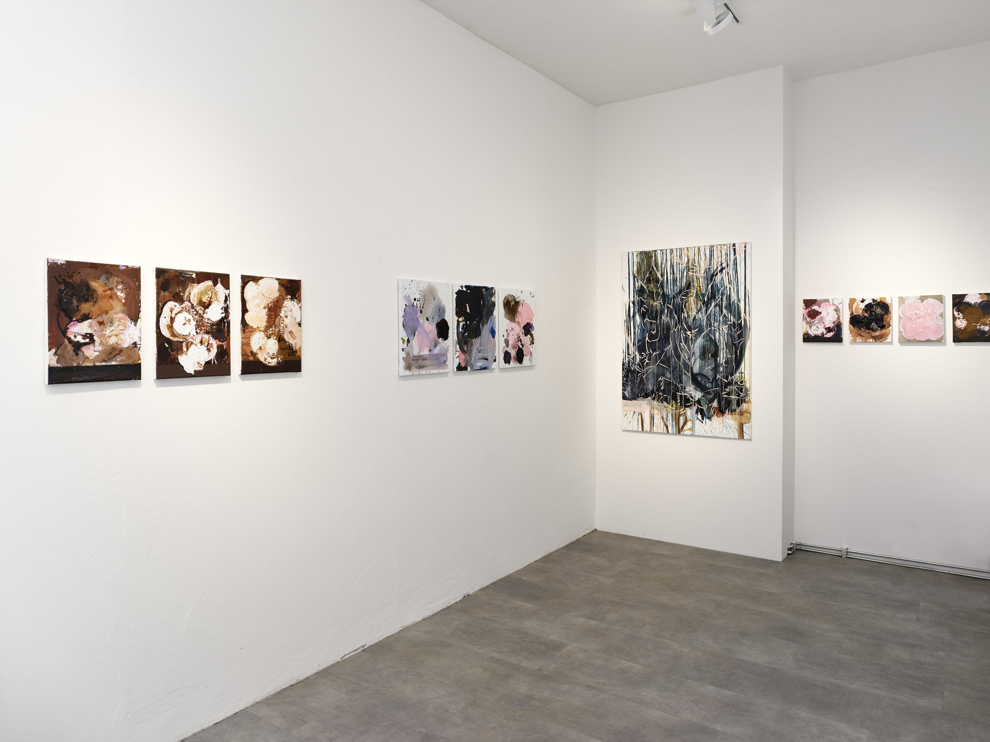 Installation view of Savage Glitter by Marie Birkedal at Galerie1214, Berlin, 2018, with paintings extending through the gallery space.