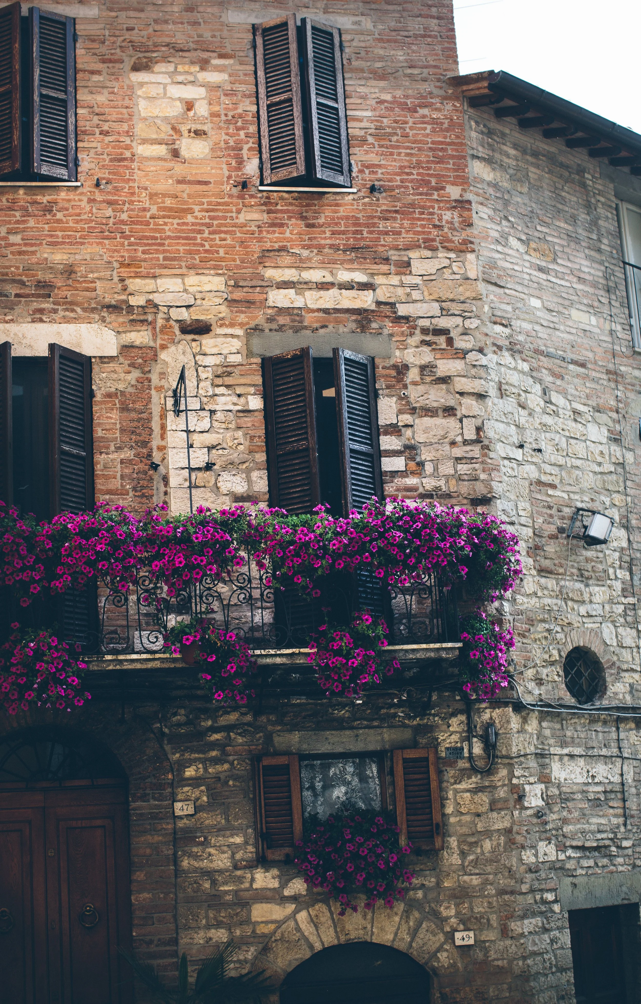 Sunsets in Spello — Hanna Lionel