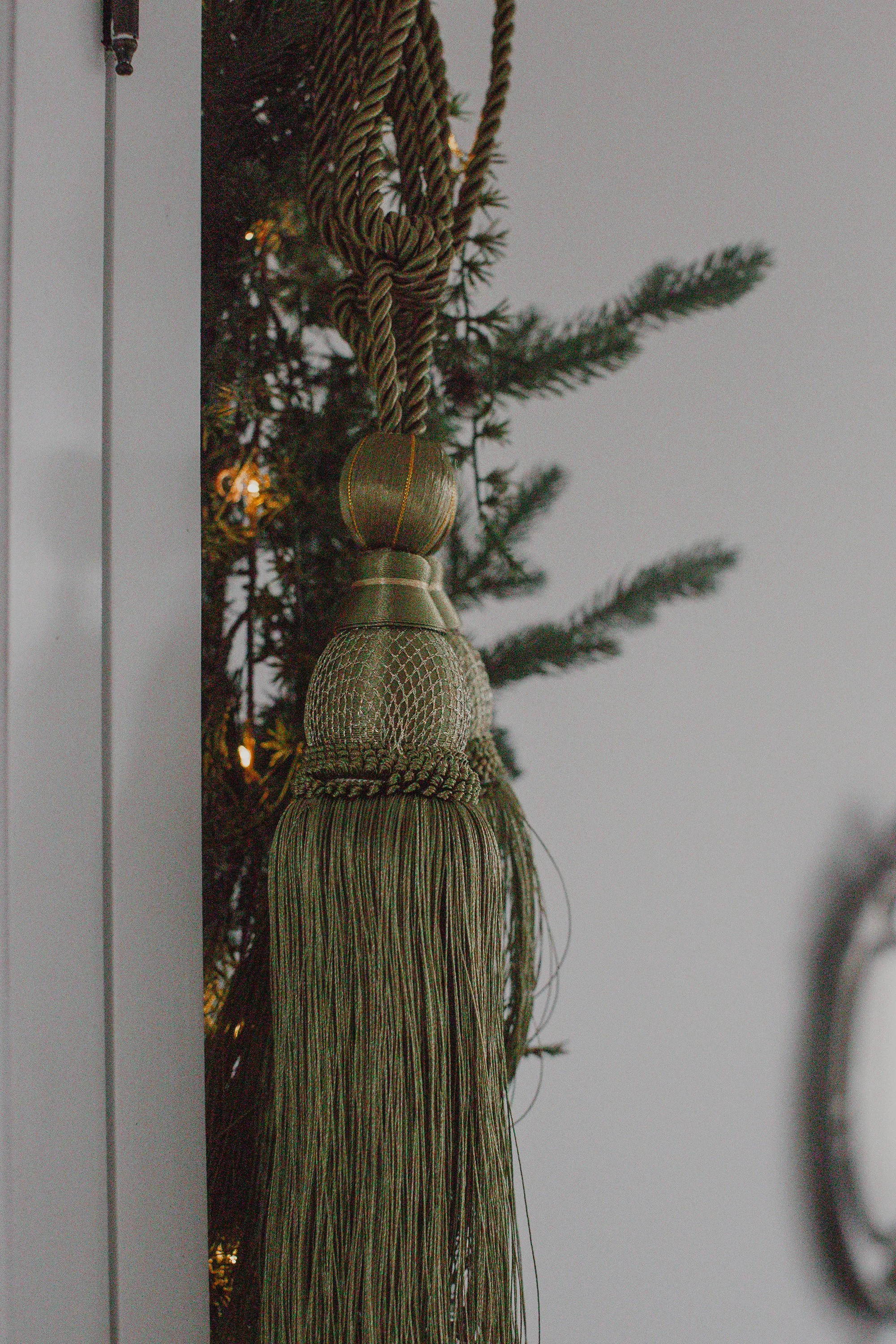 This year I also added tassles and some dark red amaranthus hanging from the other side