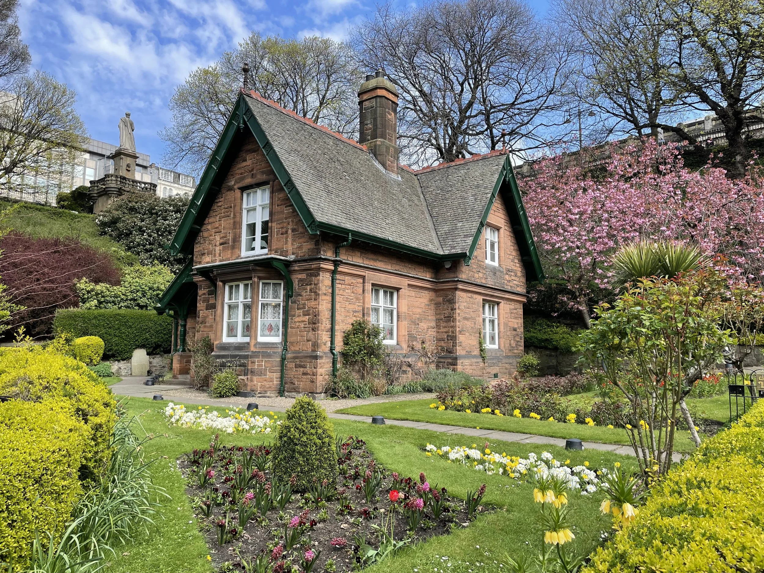 Edinburgh Parklife Princes Street Gardens — Edinburgh Expert Walking