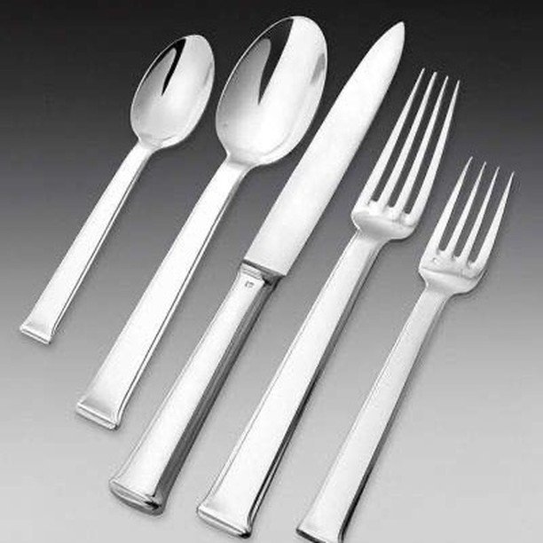 🍴 The tools for food! .....................................................................
When selecting cutlery for your superyacht or luxury interior, always consider the weight. Delicate food tools are essential, but surprisingly, the weight ca